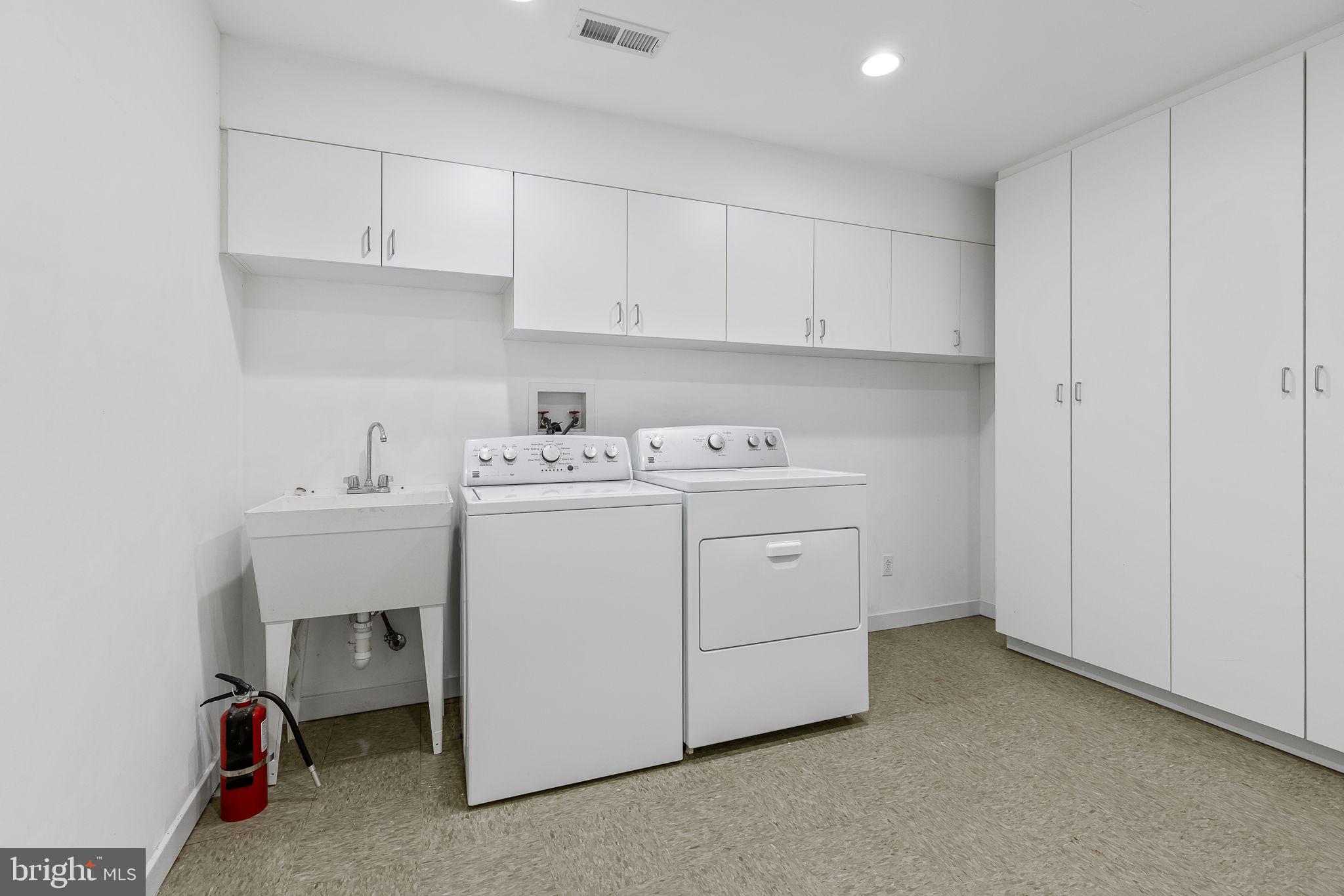 LAKE BARCROFT - Residential