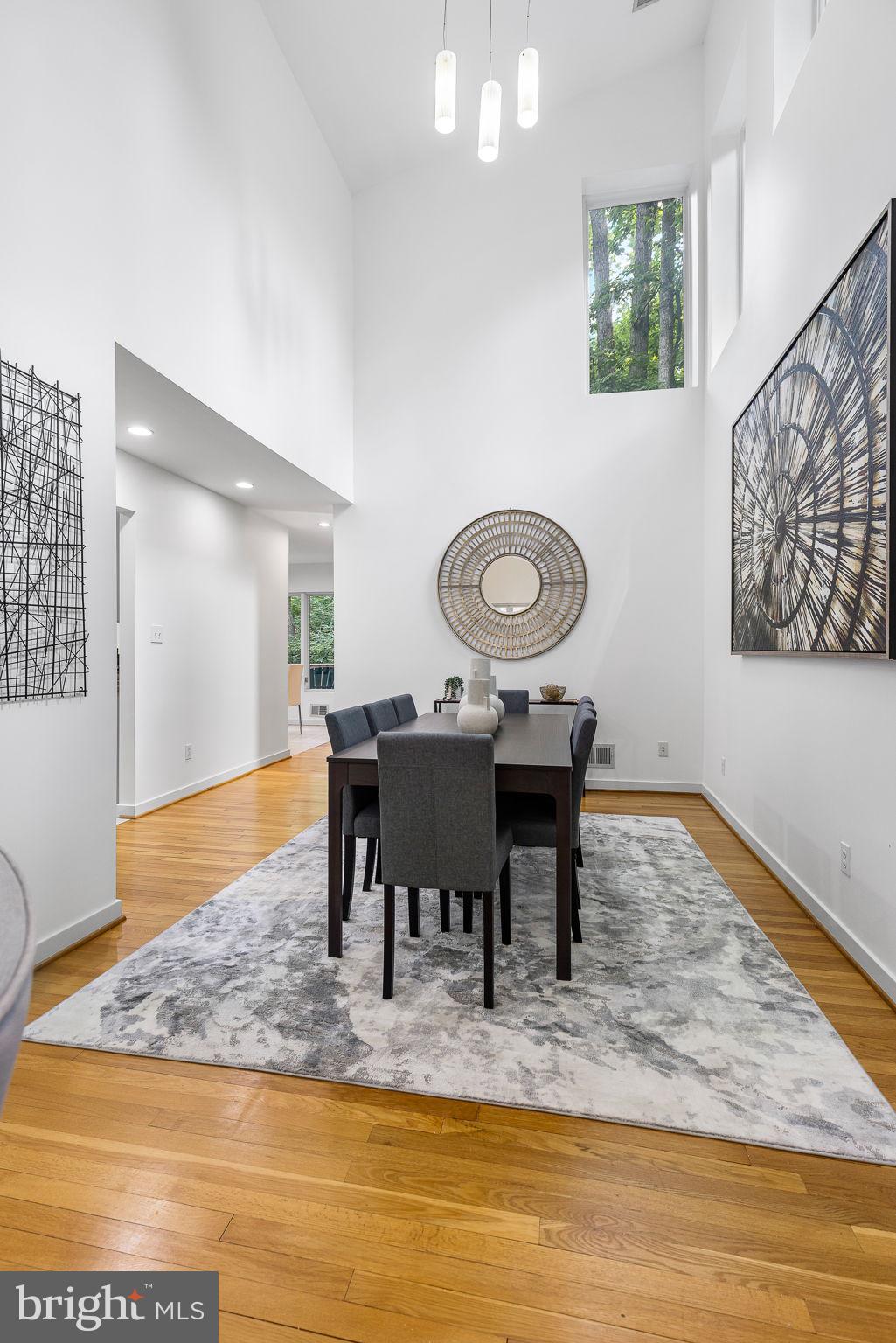 LAKE BARCROFT - Residential