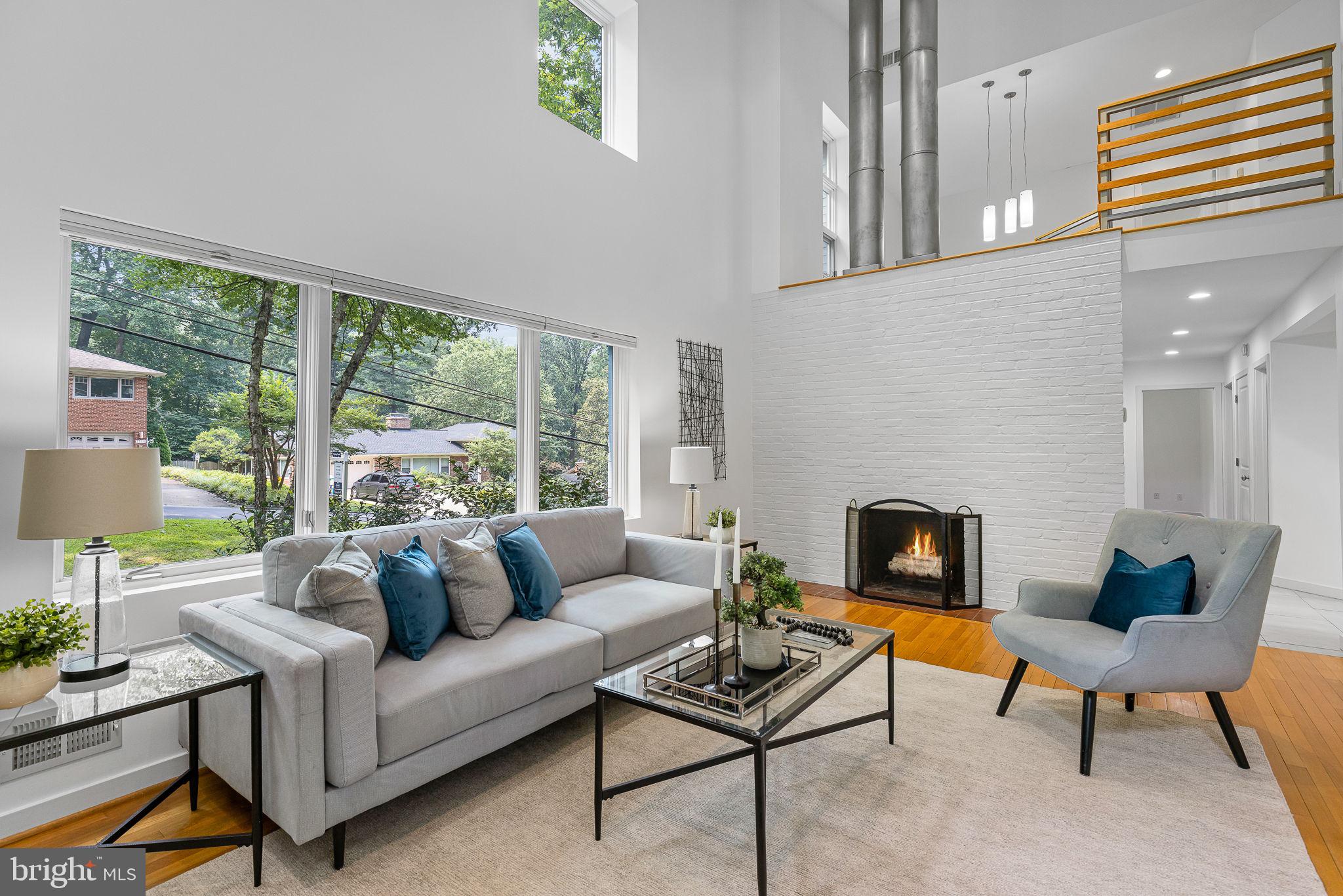 LAKE BARCROFT - Residential