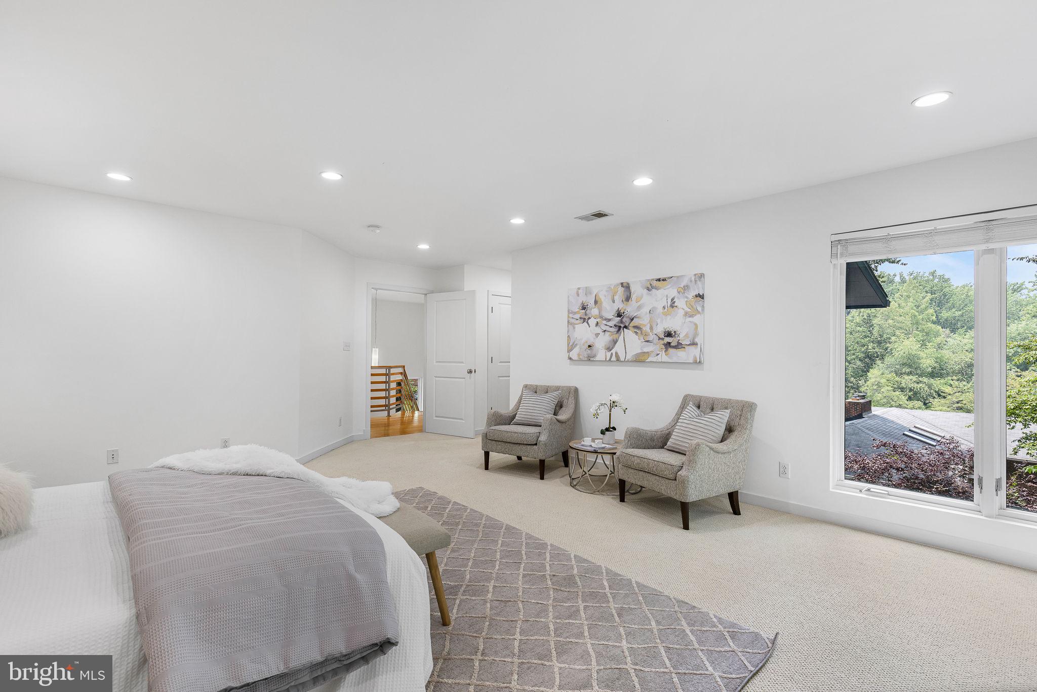 LAKE BARCROFT - Residential