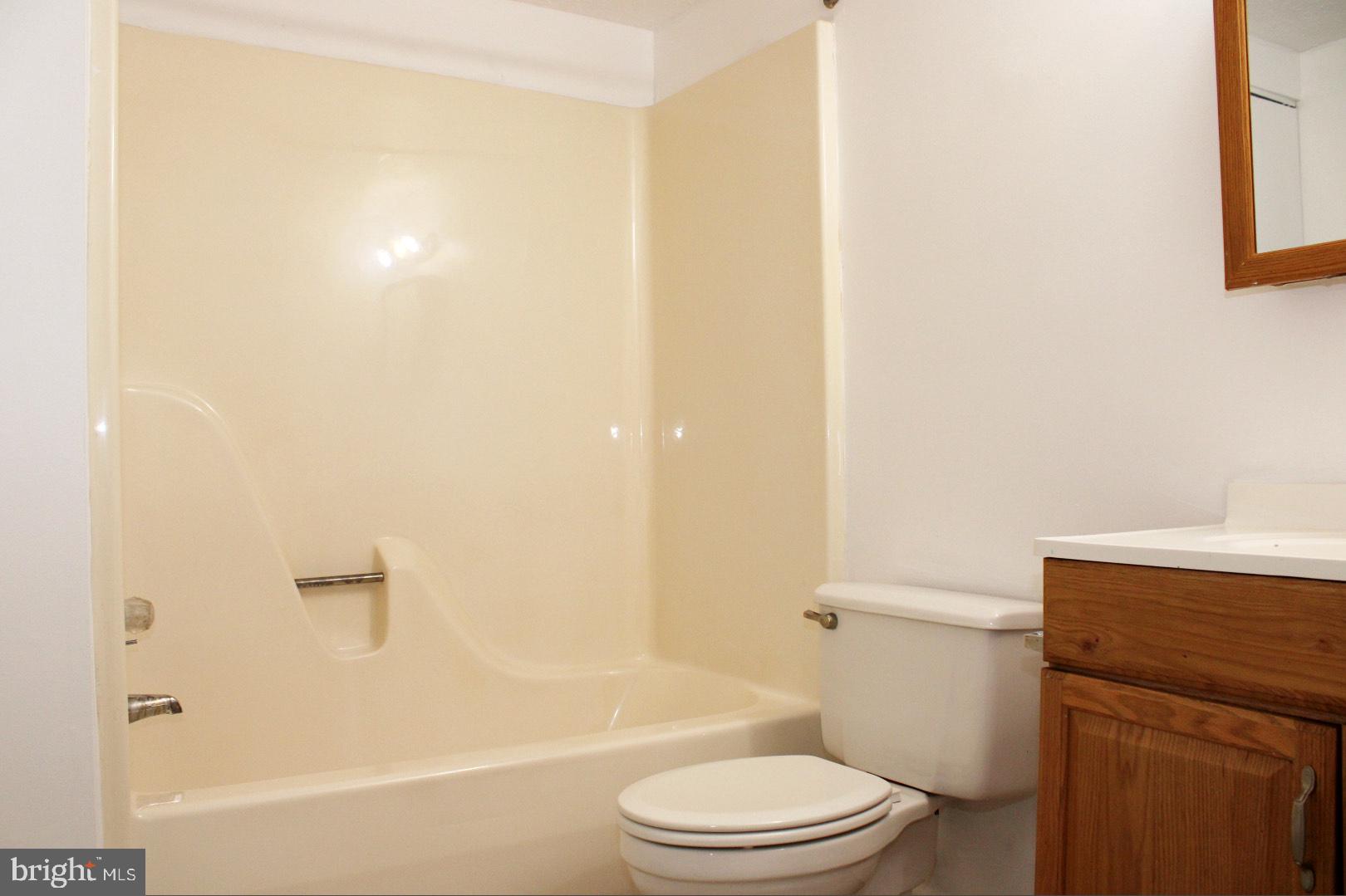 MAGNOLIA WOODS CONDOMINIUMS - Residential Lease