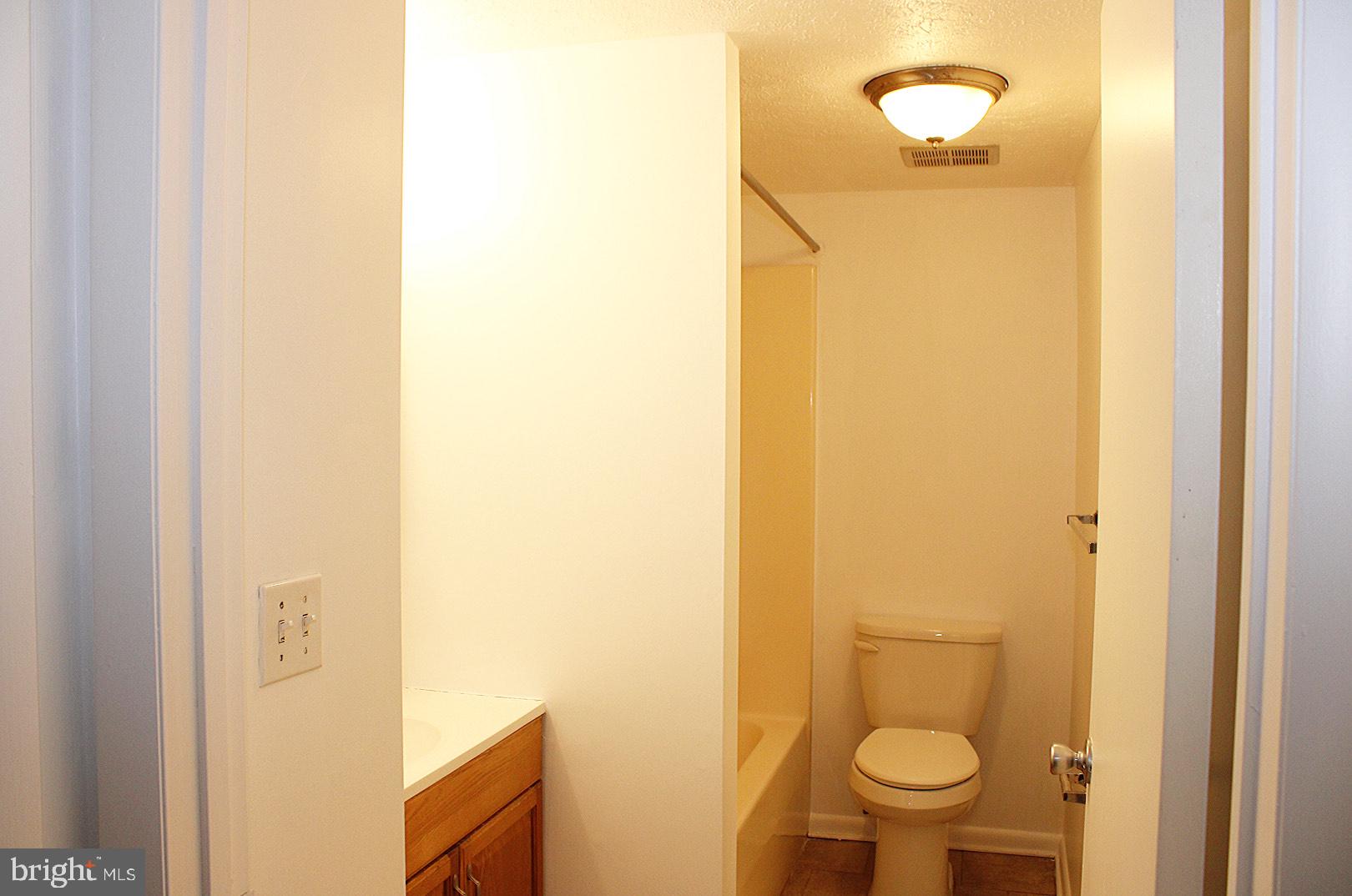 MAGNOLIA WOODS CONDOMINIUMS - Residential Lease