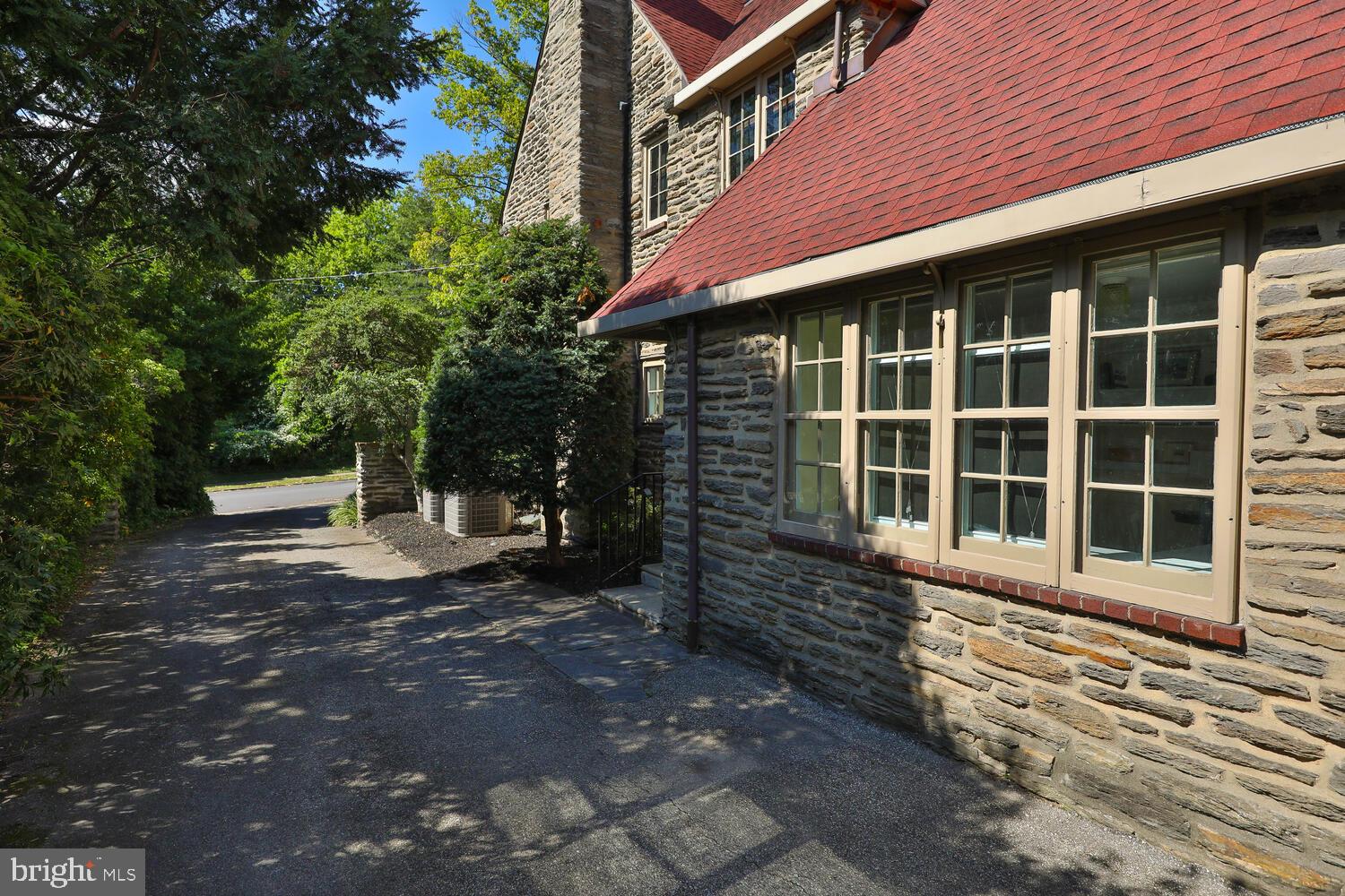 EAST FALLS - Residential