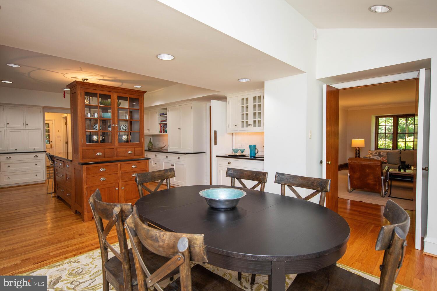 EAST FALLS - Residential