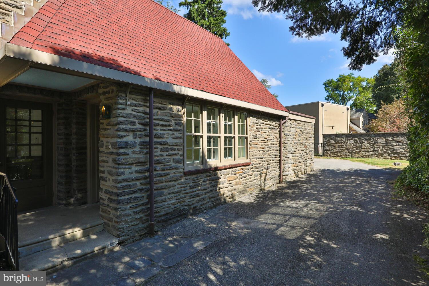 EAST FALLS - Residential