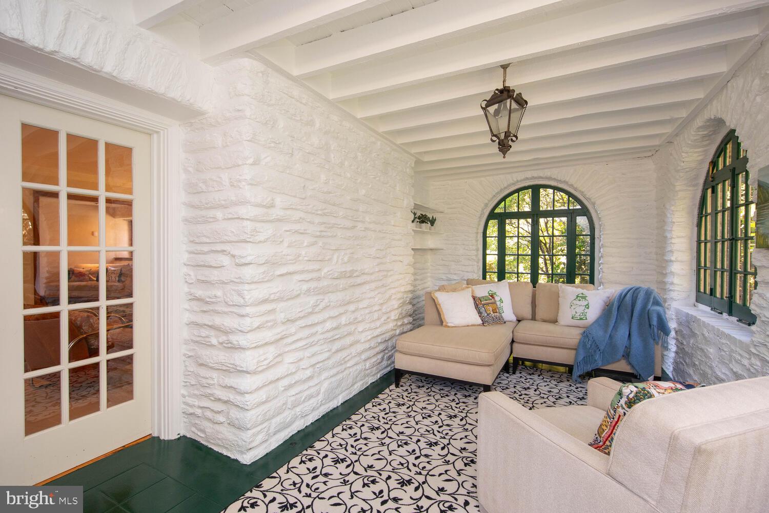 EAST FALLS - Residential