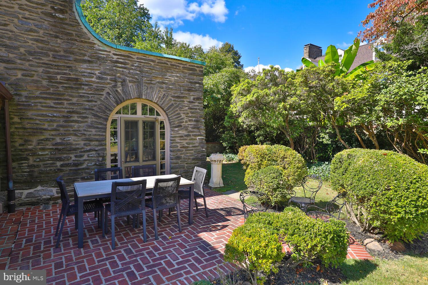 EAST FALLS - Residential