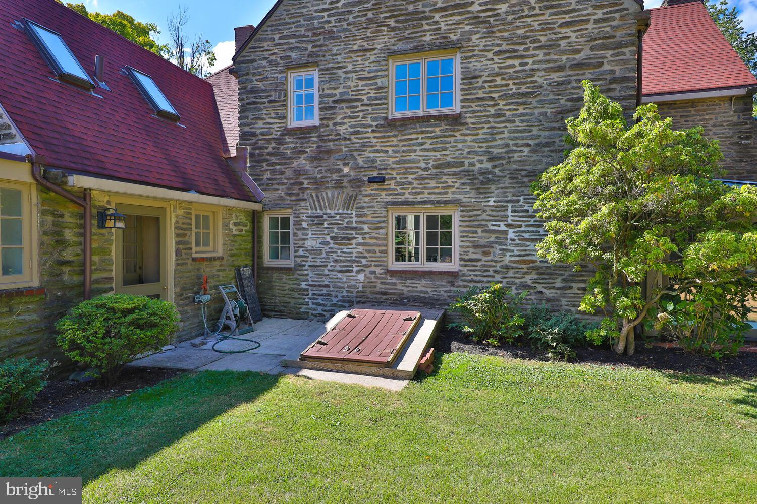 EAST FALLS - Residential