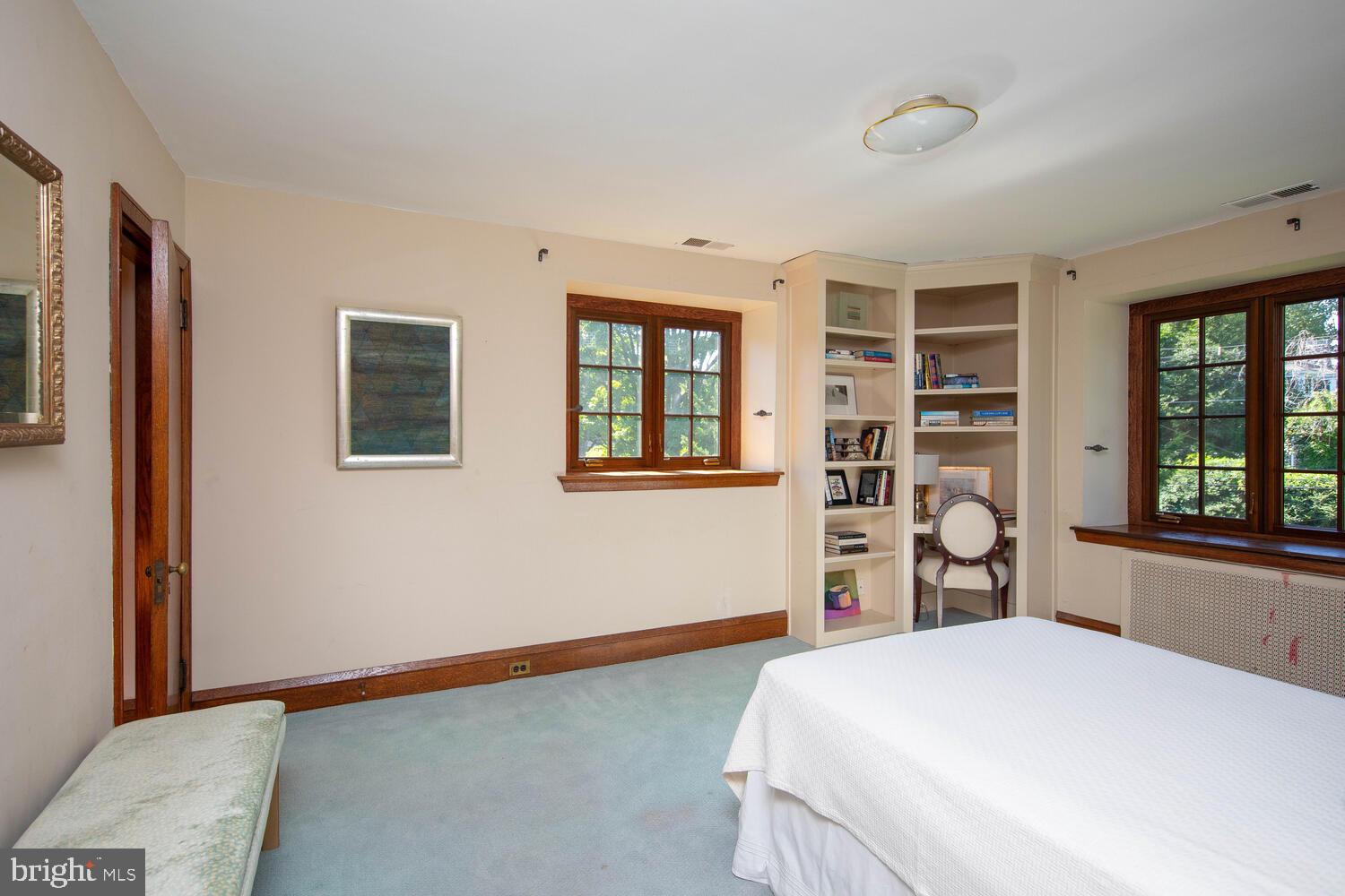 EAST FALLS - Residential