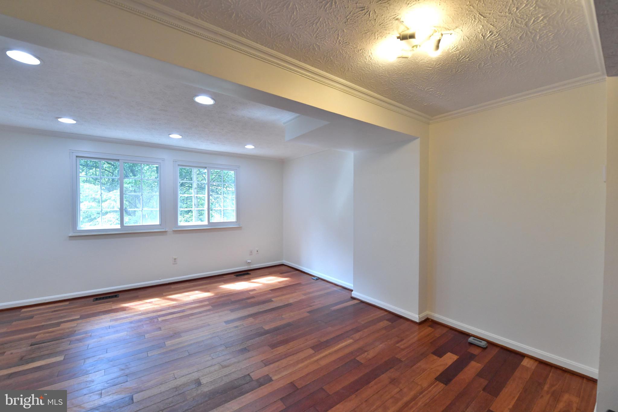 RESTON - Residential Lease