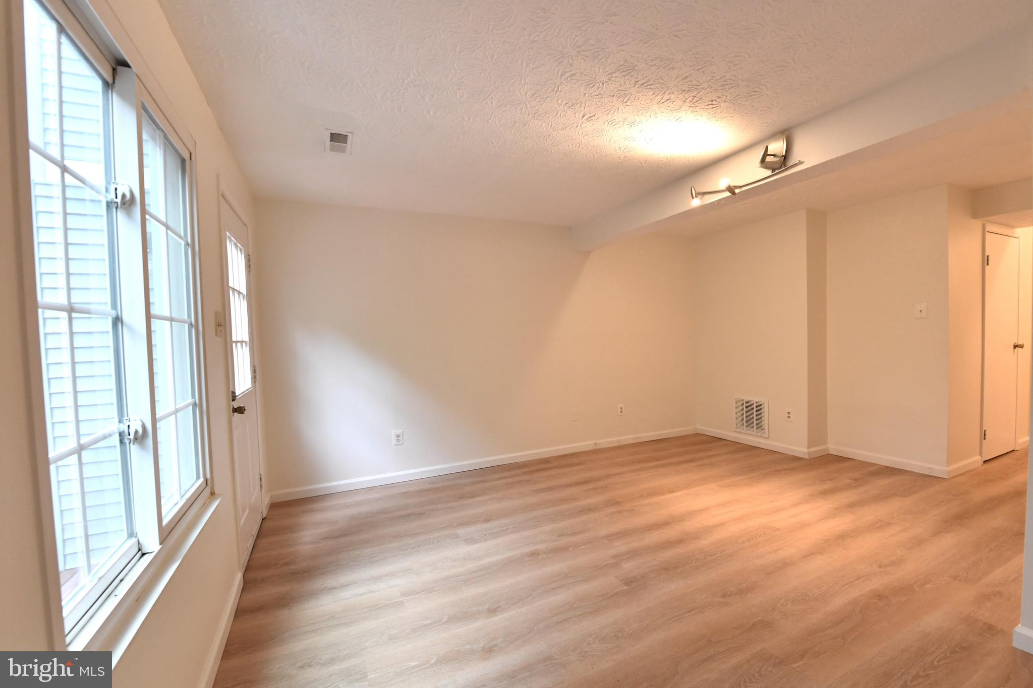 RESTON - Residential Lease