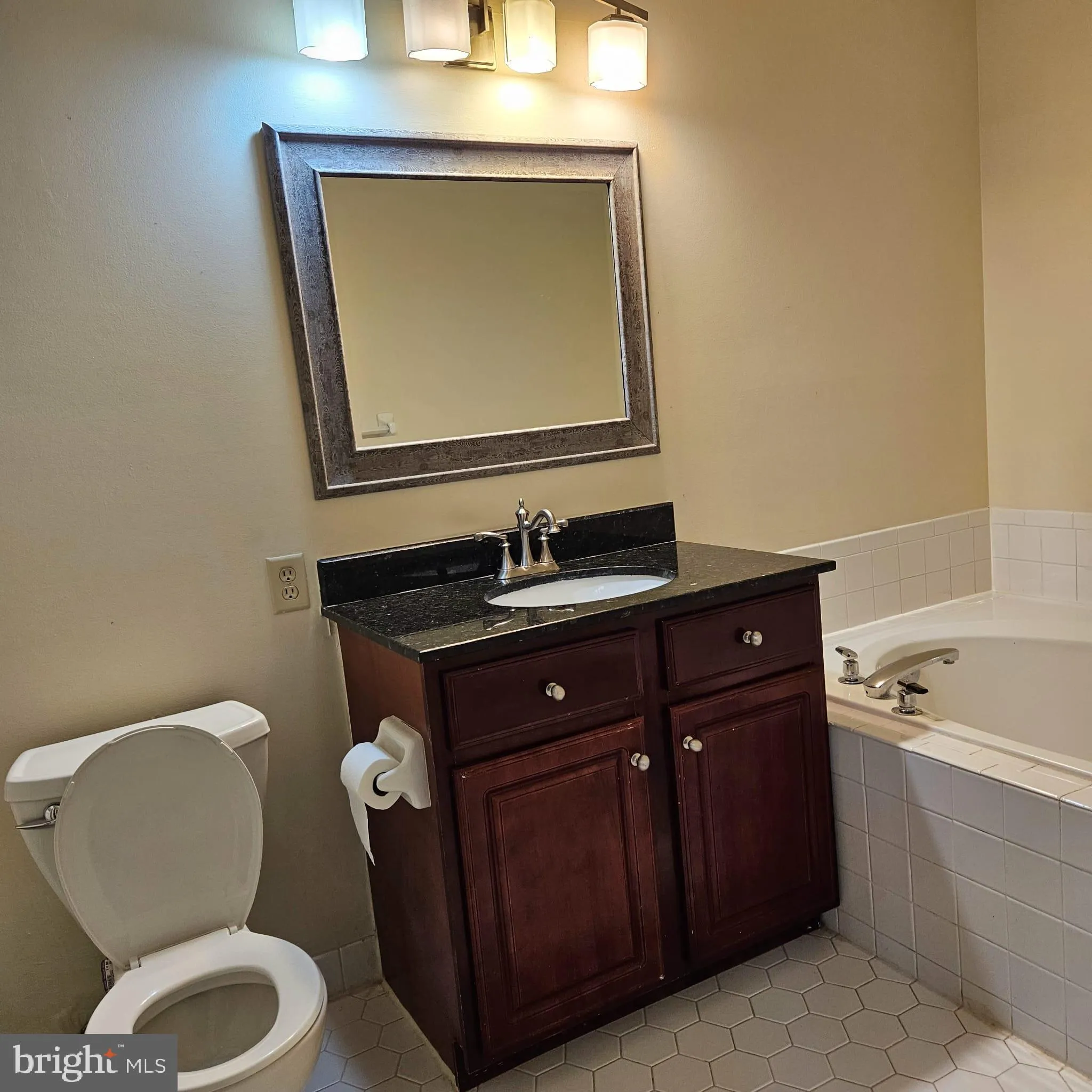 Princeton, New Jersey 08540, United States, 2 Bedrooms Bedrooms, ,2 BathroomsBathrooms,Residential,Contingent,117203