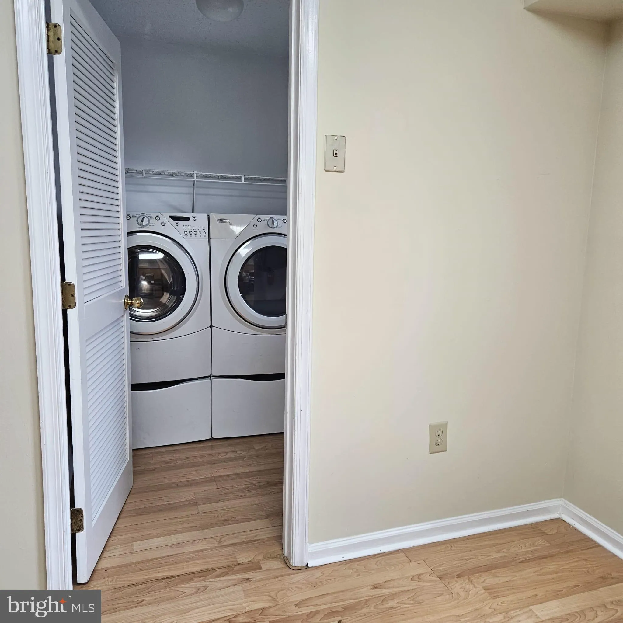 Princeton, New Jersey 08540, United States, 2 Bedrooms Bedrooms, ,2 BathroomsBathrooms,Residential,Contingent,117203