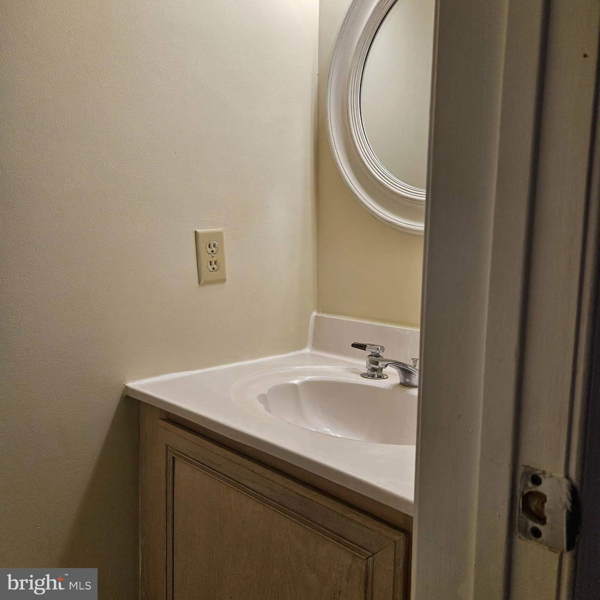 Princeton, New Jersey 08540, United States, 2 Bedrooms Bedrooms, ,2 BathroomsBathrooms,Residential,Contingent,117203