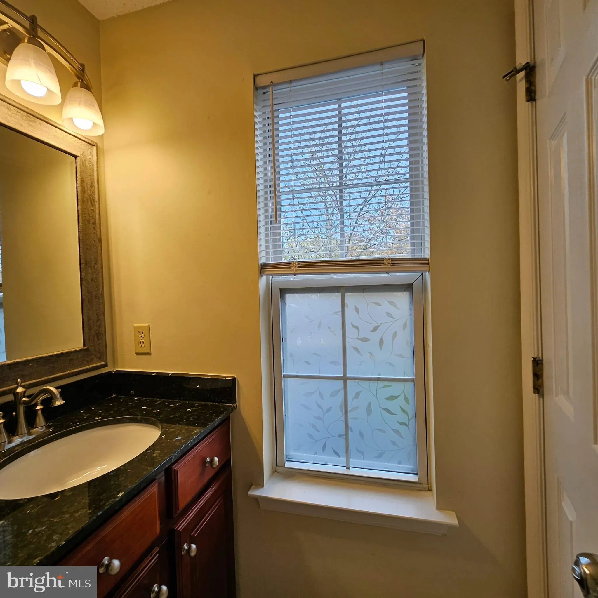 Princeton, New Jersey 08540, United States, 2 Bedrooms Bedrooms, ,2 BathroomsBathrooms,Residential,Contingent,117203