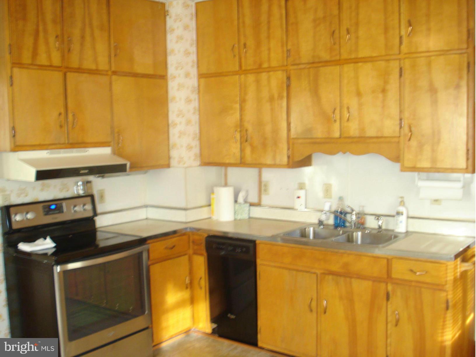 CROMWELL MANOR - Residential