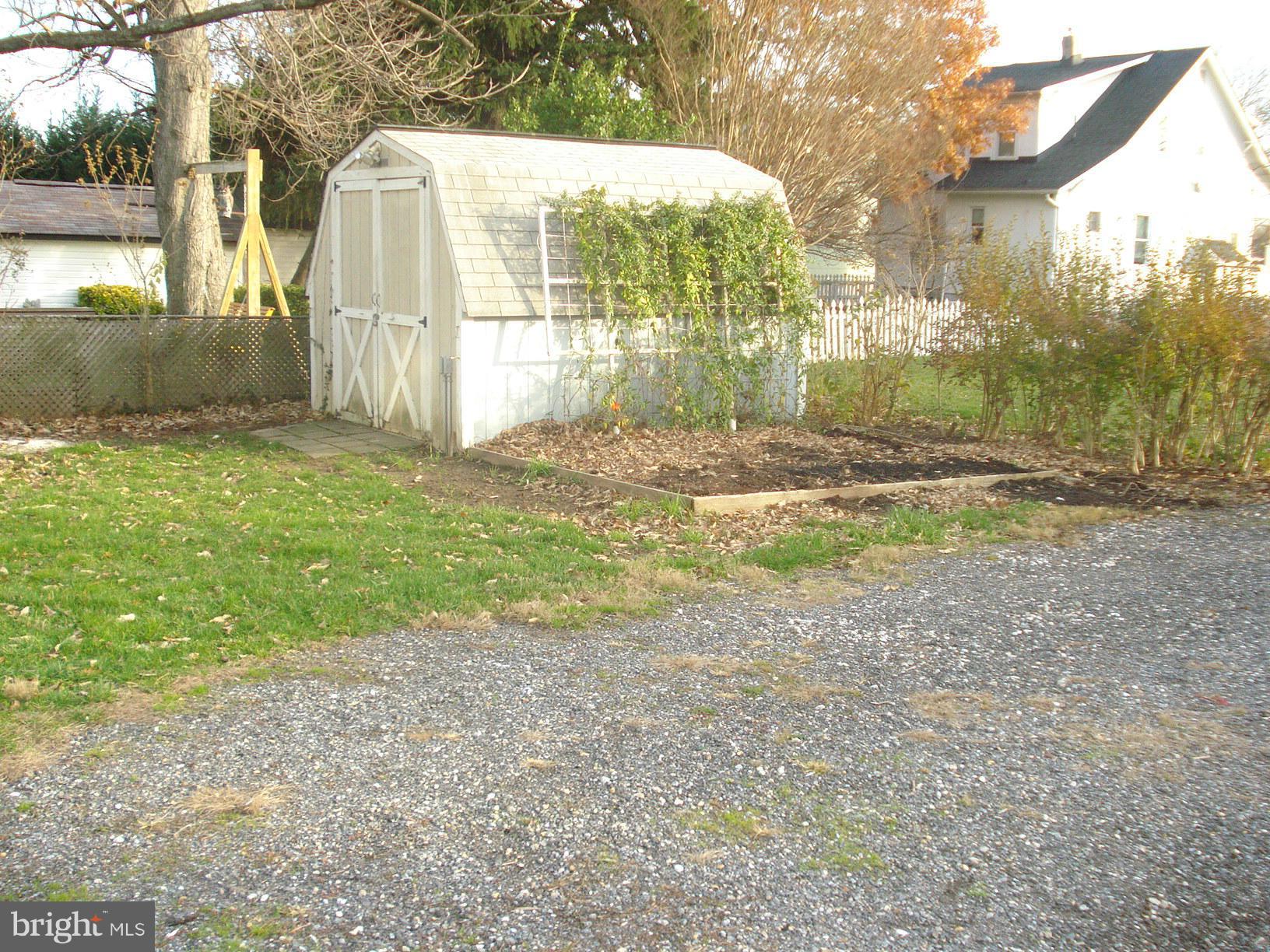 CROMWELL MANOR - Residential