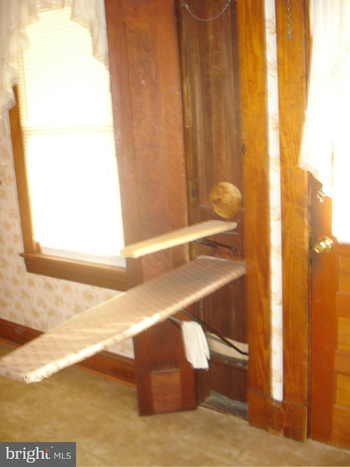 CROMWELL MANOR - Residential