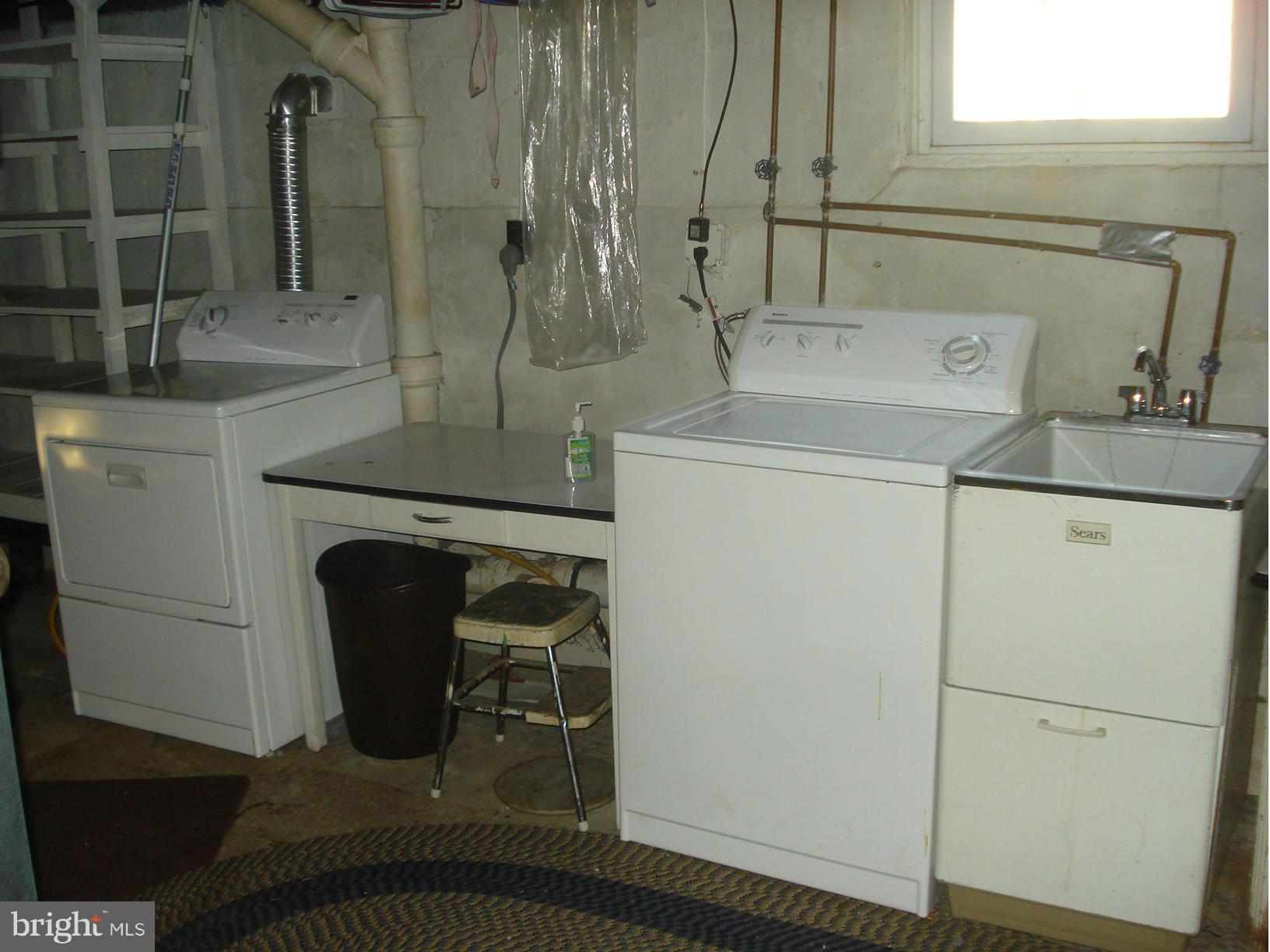 CROMWELL MANOR - Residential