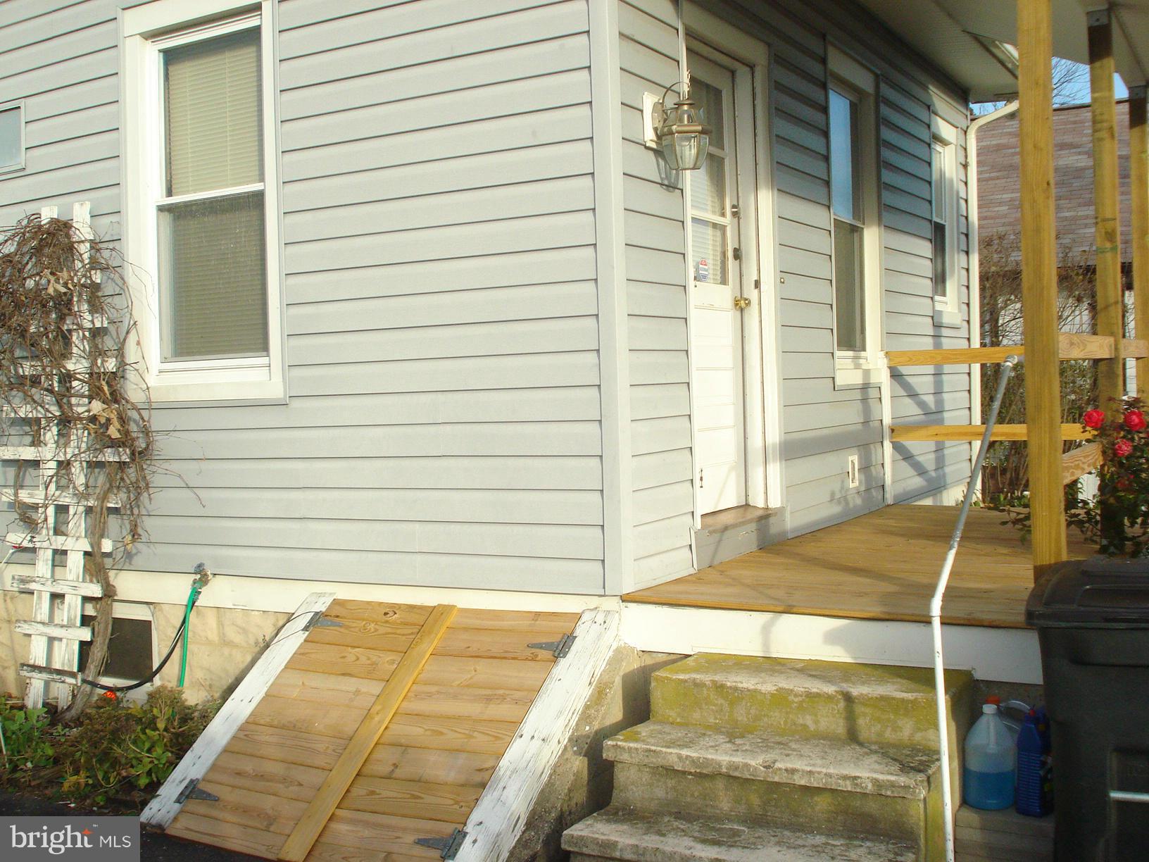 CROMWELL MANOR - Residential