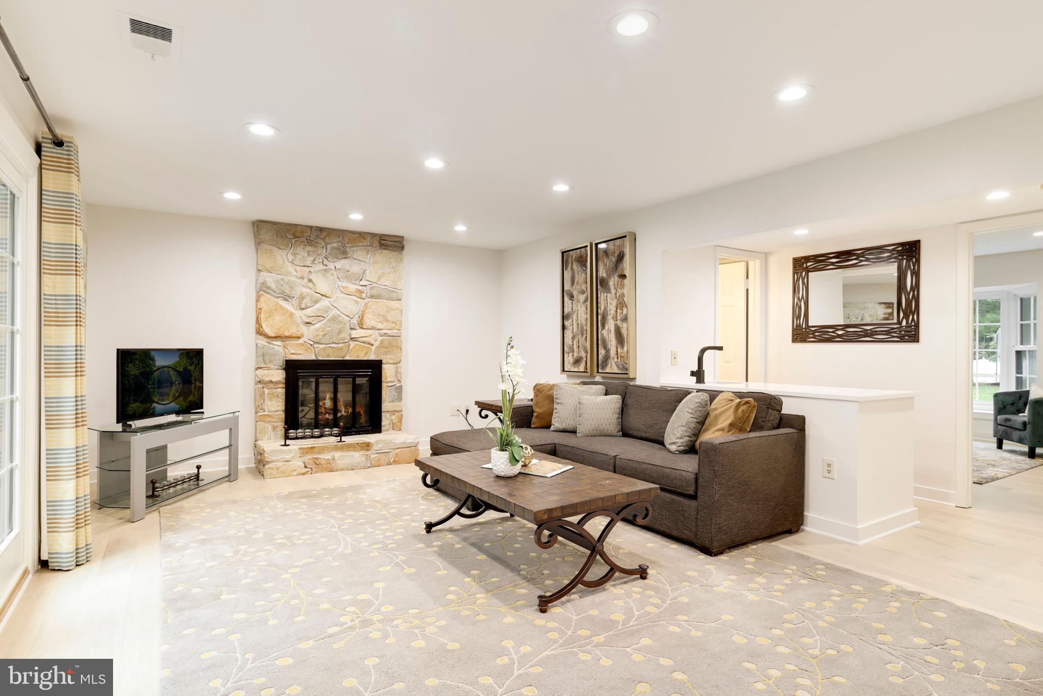 FALCONHURST - Residential