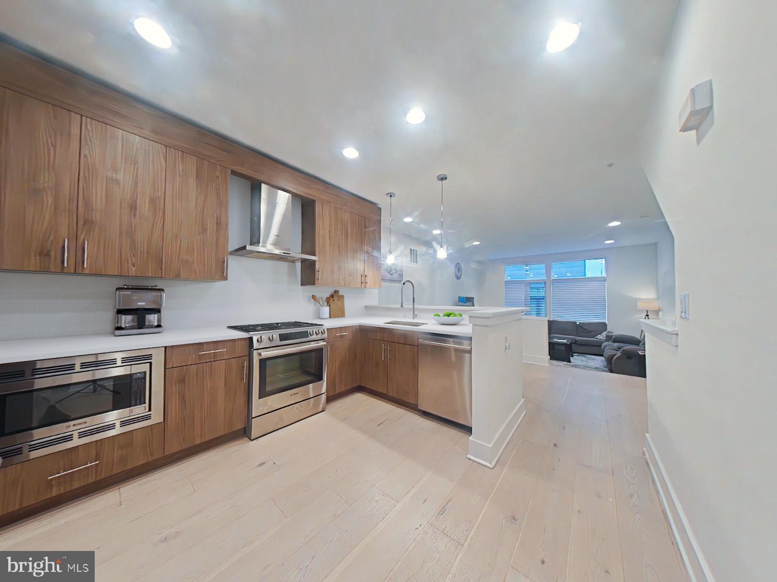 702 N FRONT STREET 12 12