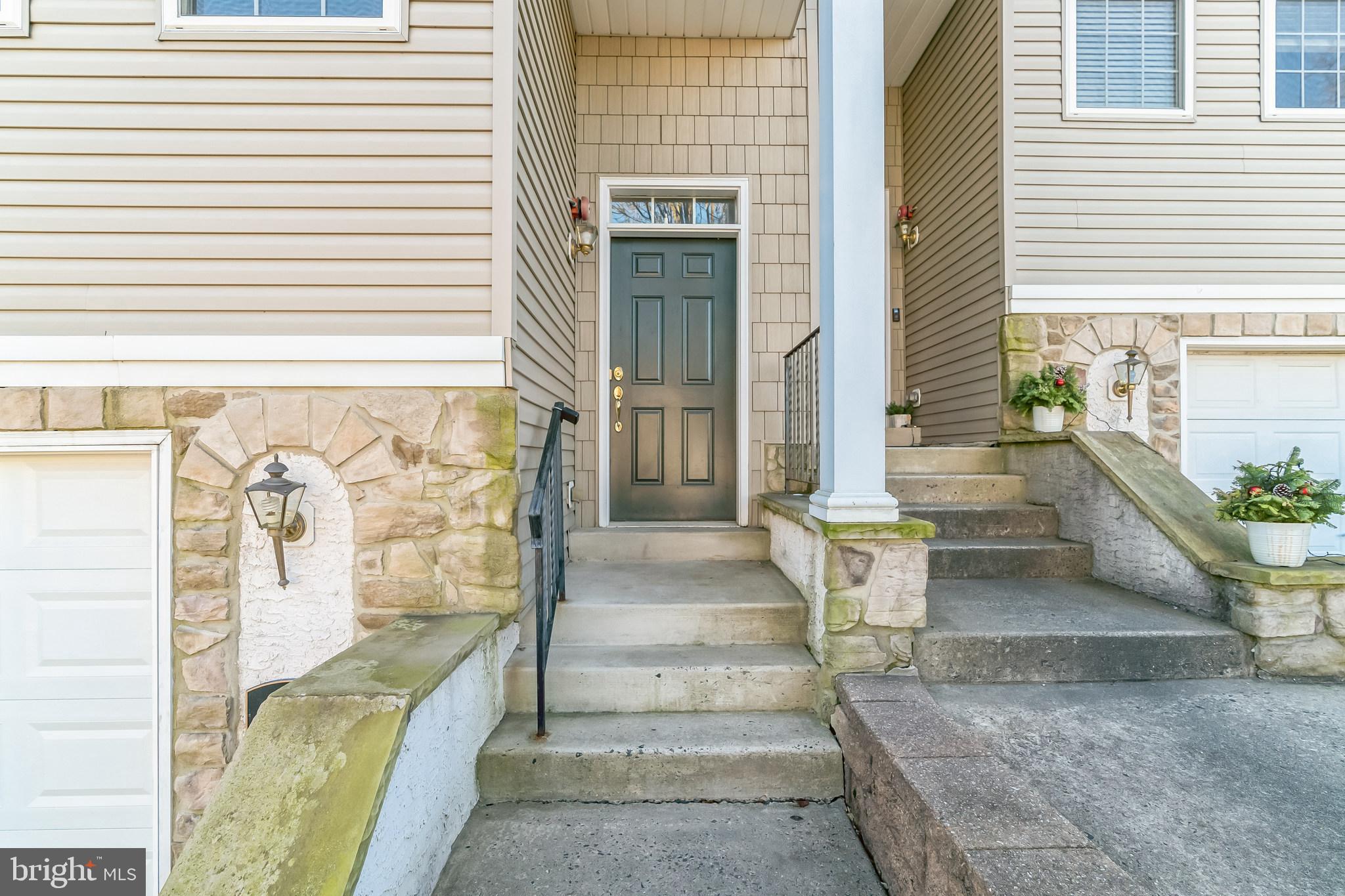 487 FORT HILL CIRCLE