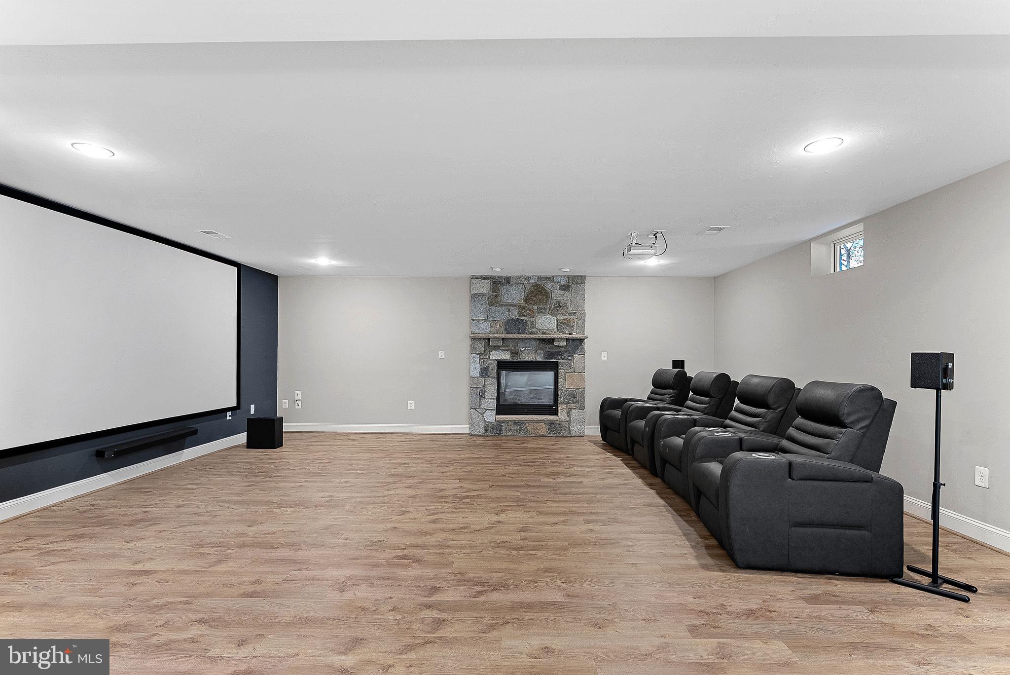 VILLAGE OF WAXPOOL - Residential