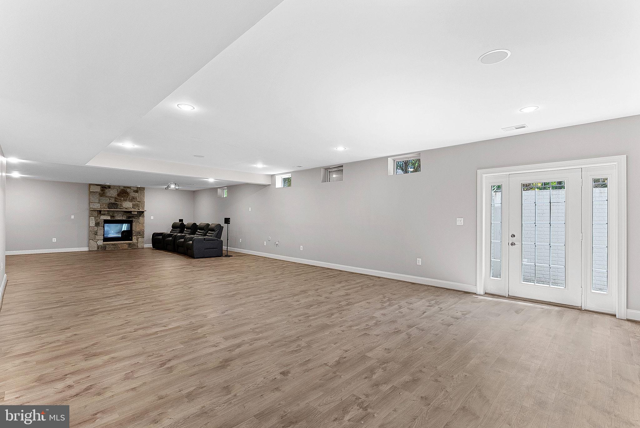 VILLAGE OF WAXPOOL - Residential