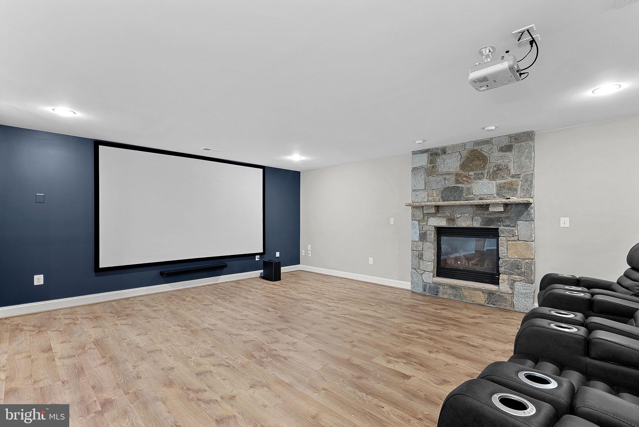 VILLAGE OF WAXPOOL - Residential