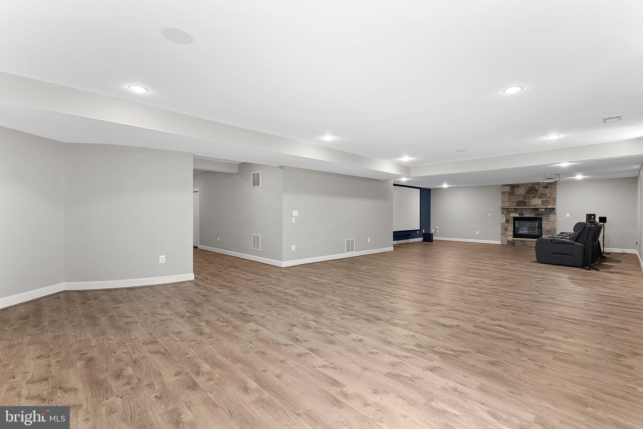 VILLAGE OF WAXPOOL - Residential