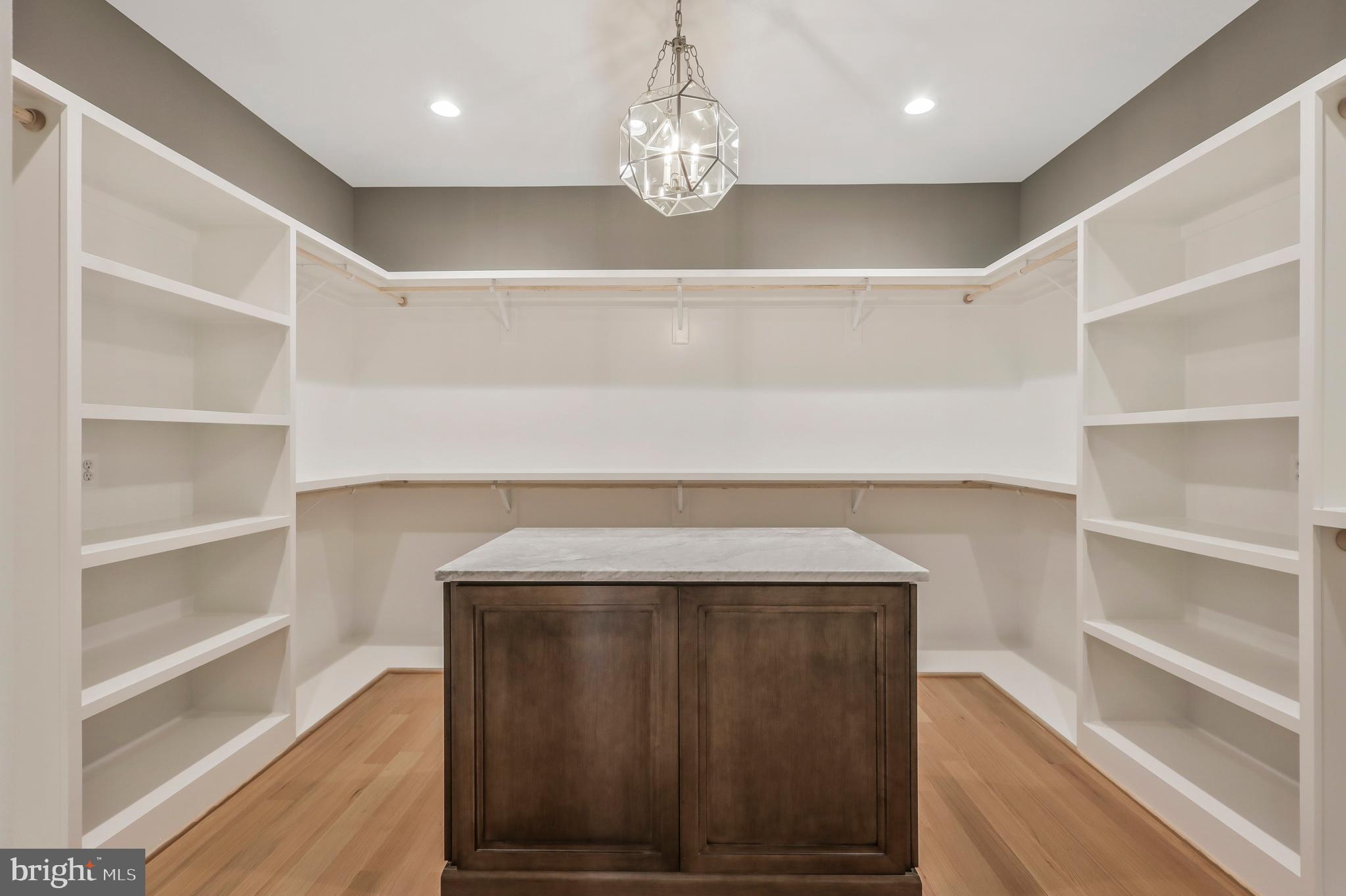 ADDISON HEIGHTS - Residential