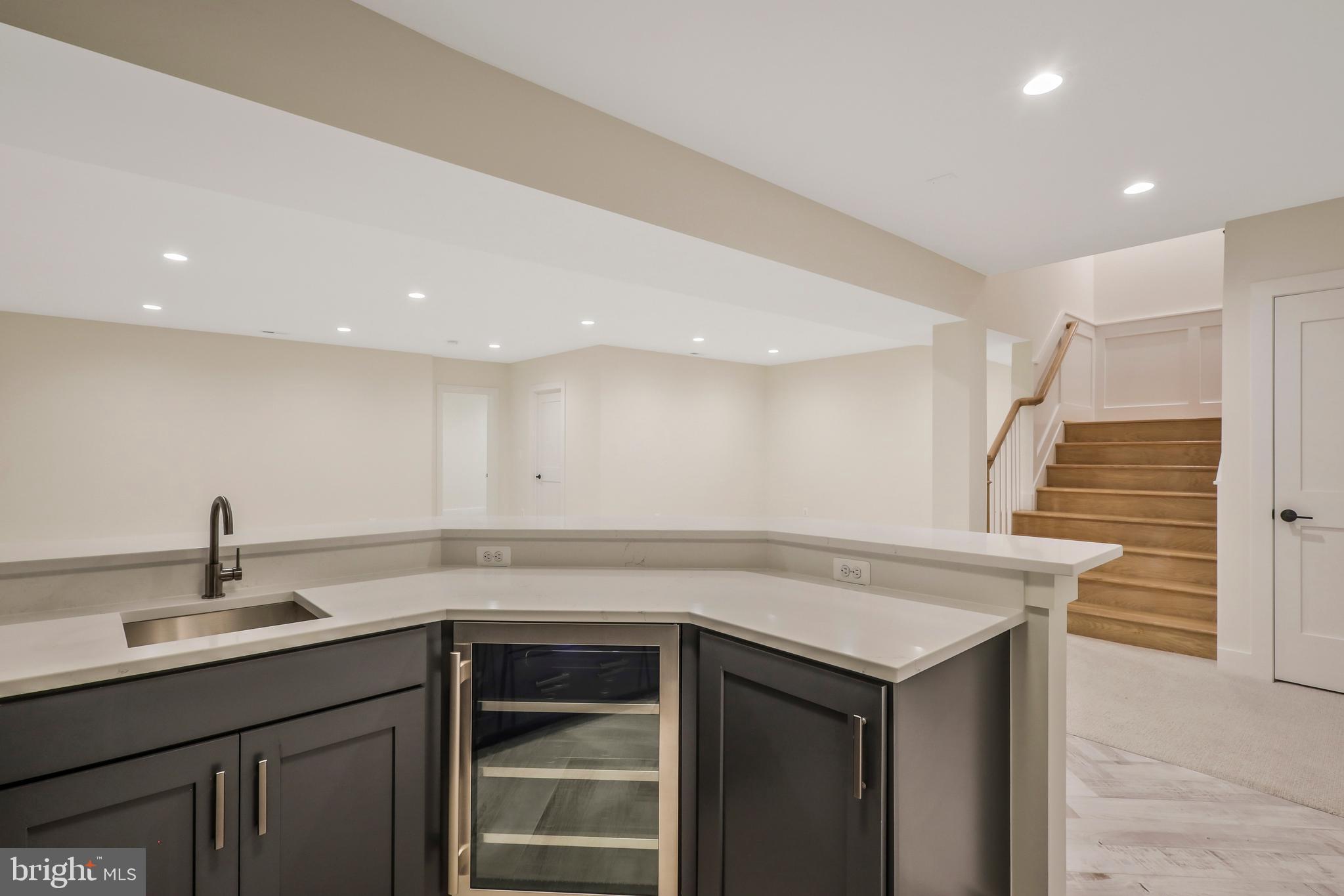 ADDISON HEIGHTS - Residential