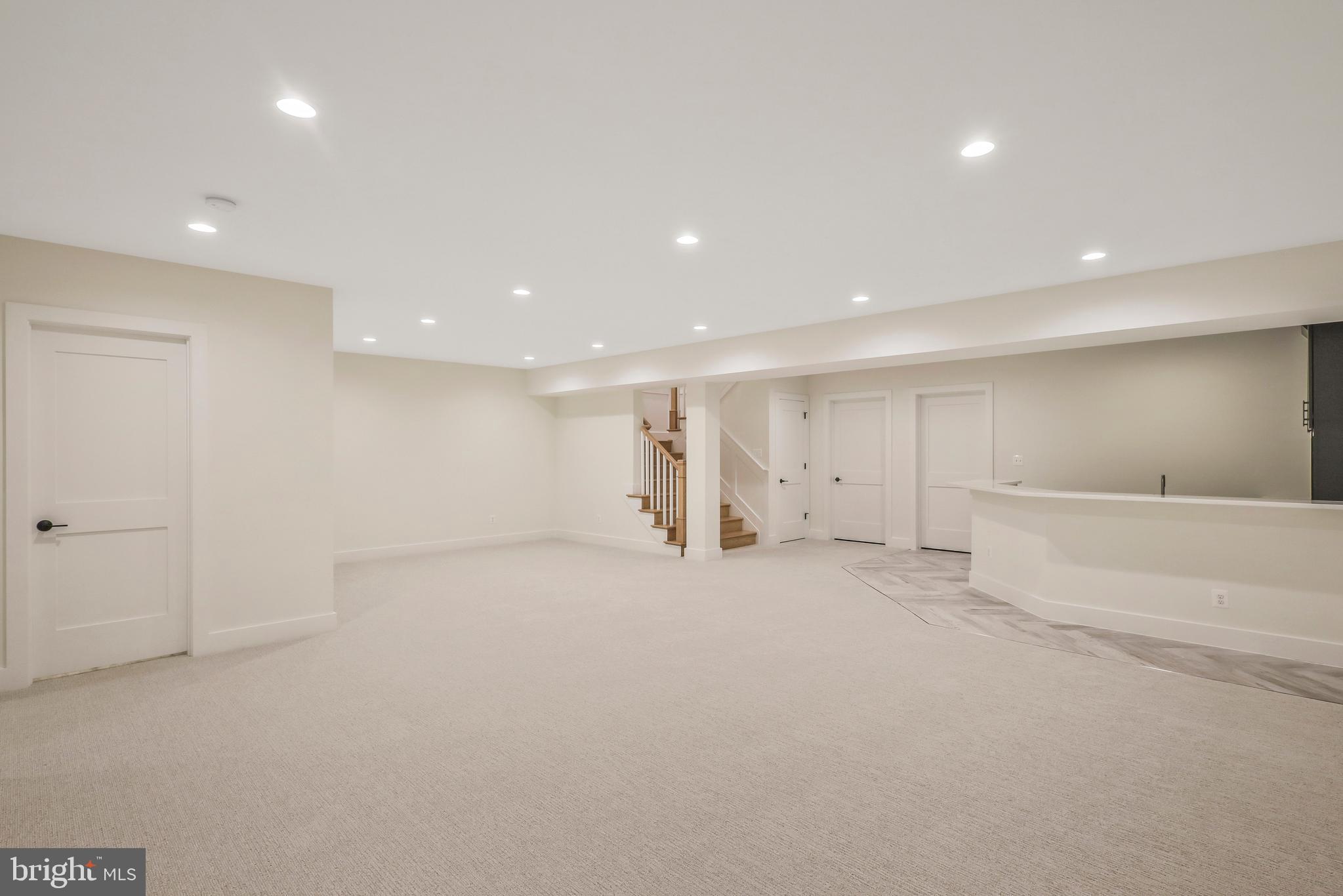 ADDISON HEIGHTS - Residential