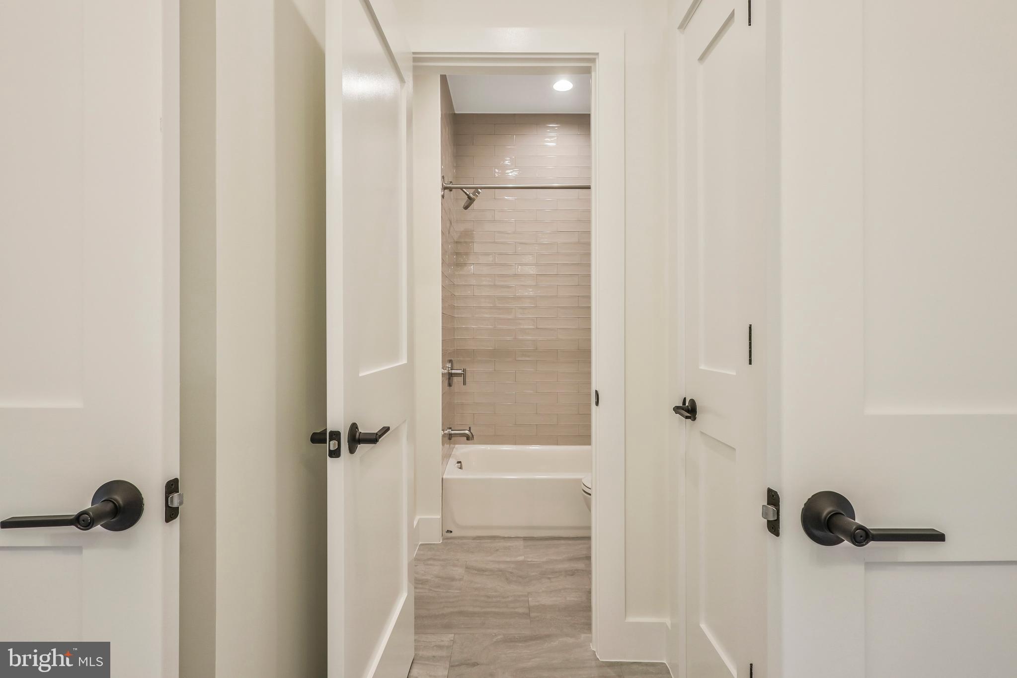 ADDISON HEIGHTS - Residential