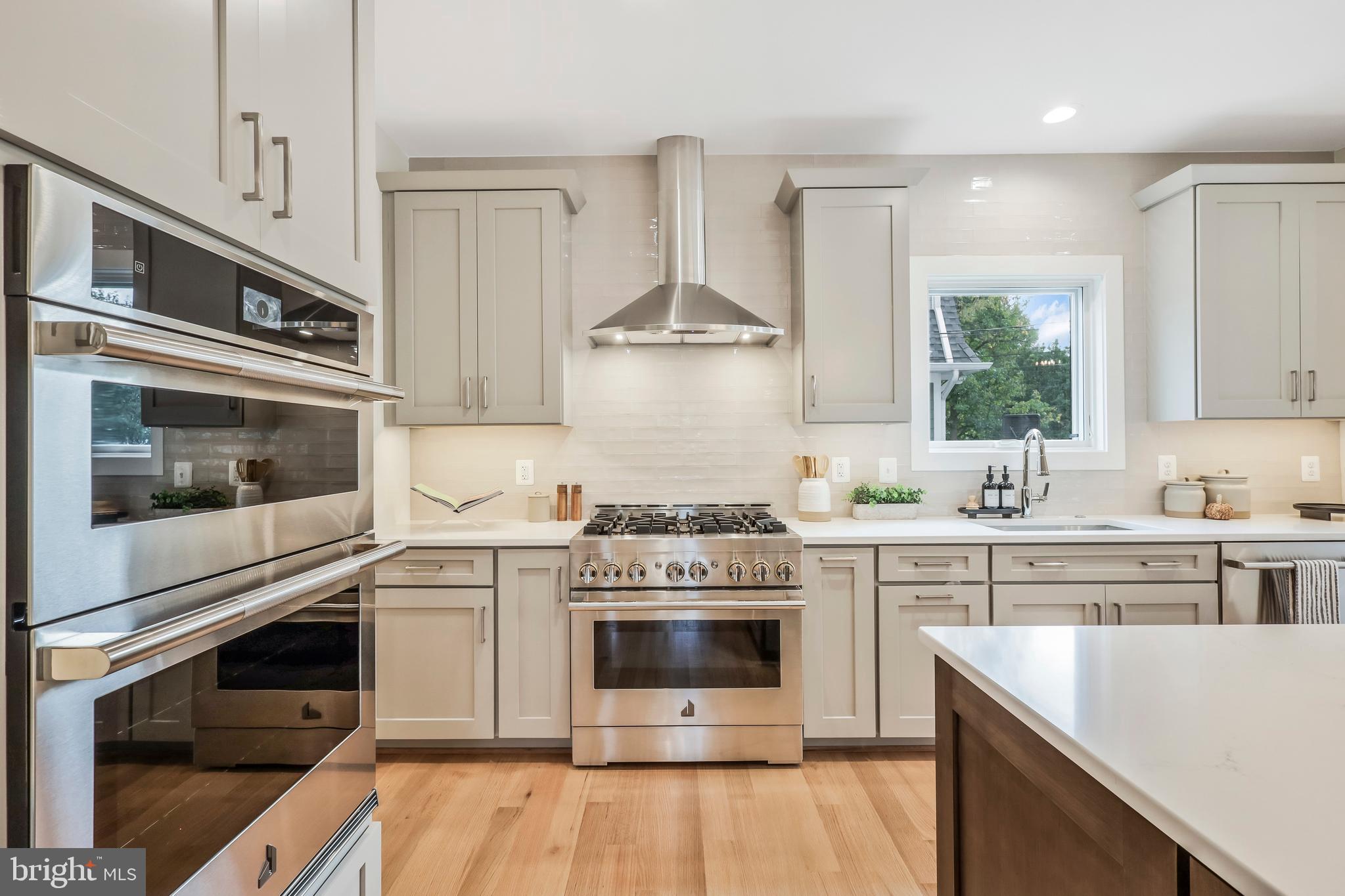 ADDISON HEIGHTS - Residential