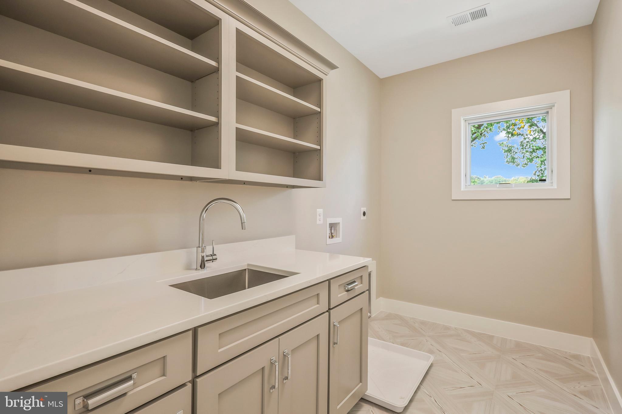 ADDISON HEIGHTS - Residential