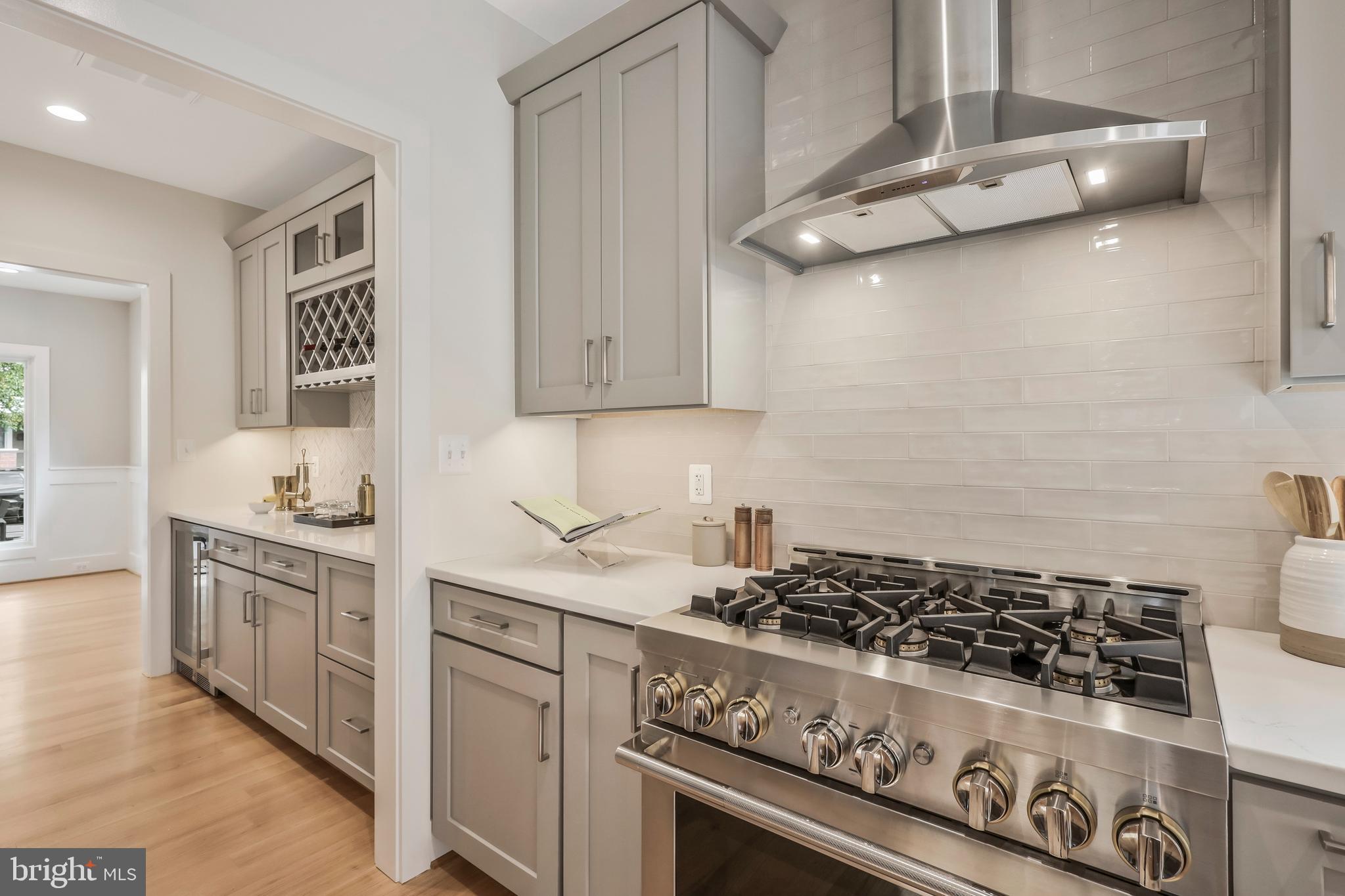 ADDISON HEIGHTS - Residential