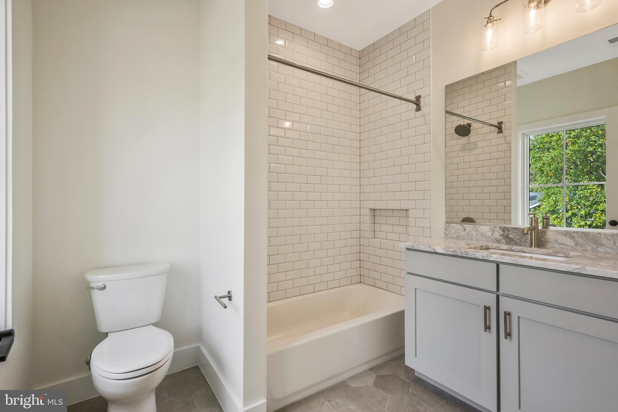 ADDISON HEIGHTS - Residential