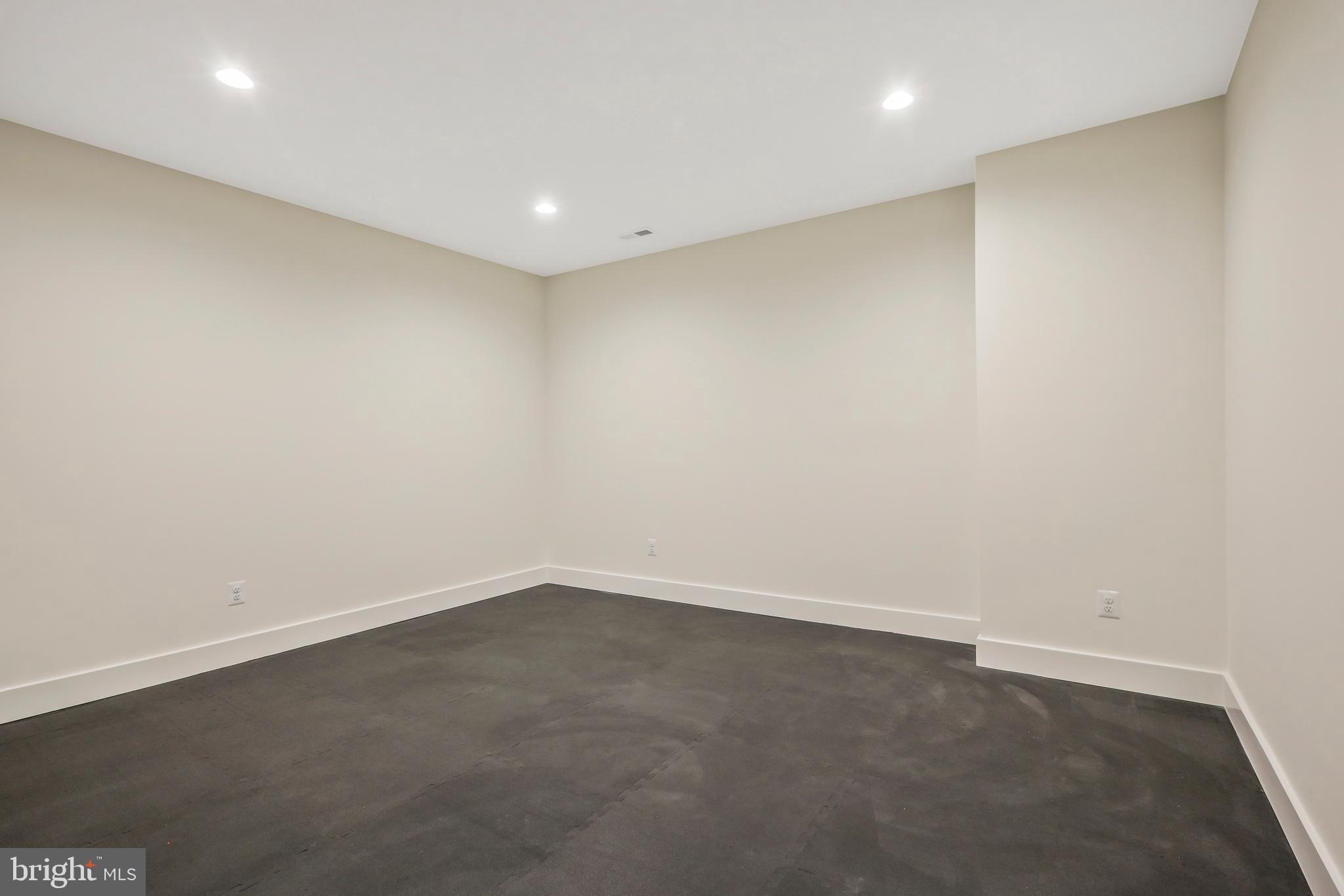 ADDISON HEIGHTS - Residential