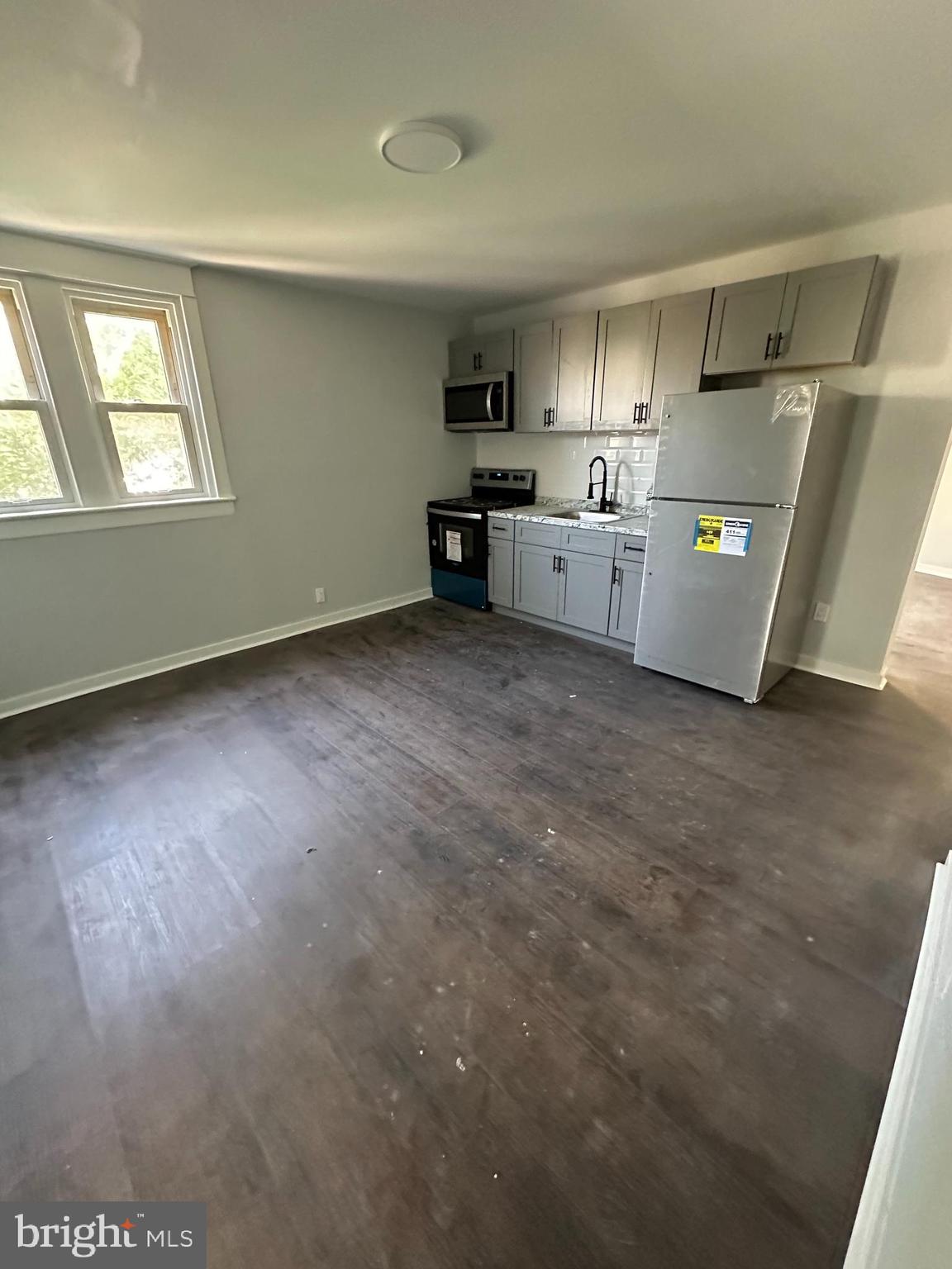 ELMWOOD PARK - Residential Income