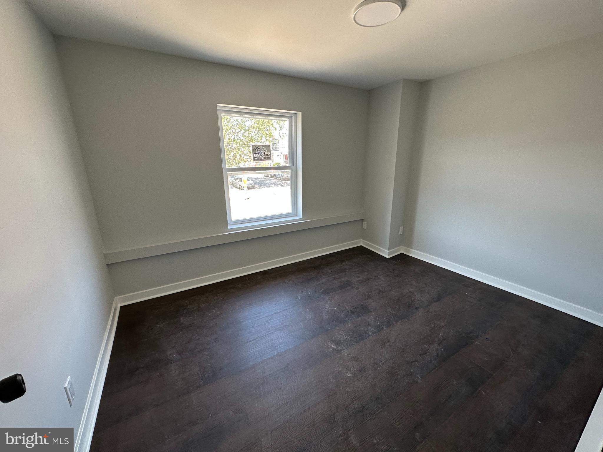 ELMWOOD PARK - Residential Income