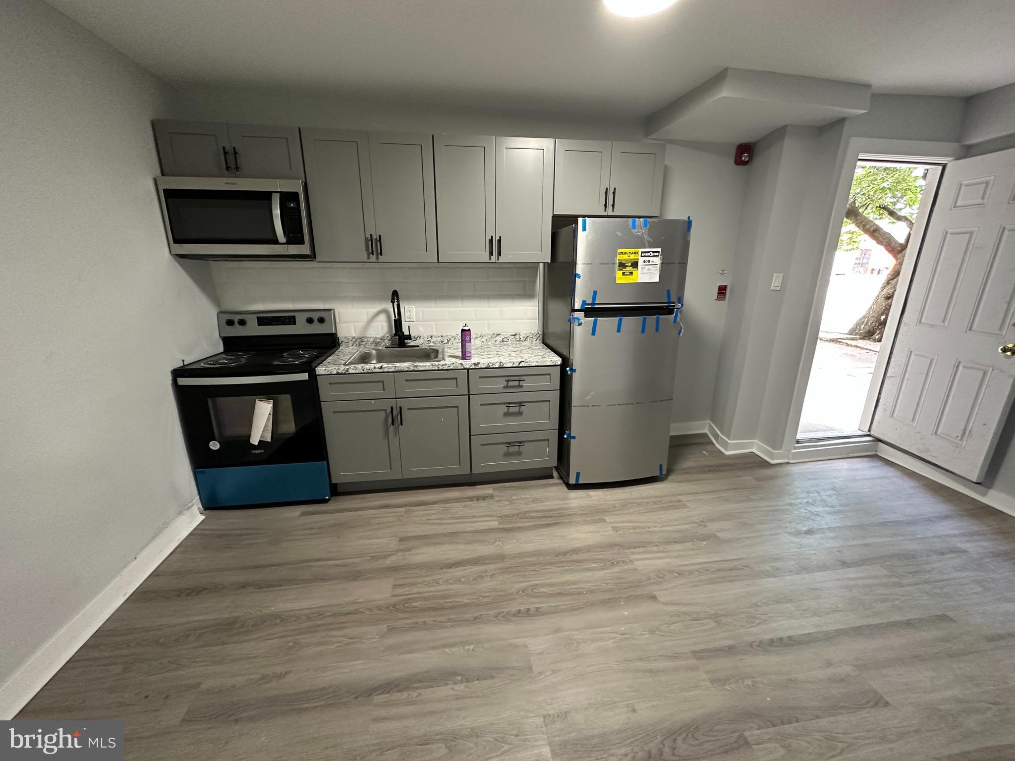 ELMWOOD PARK - Residential Income