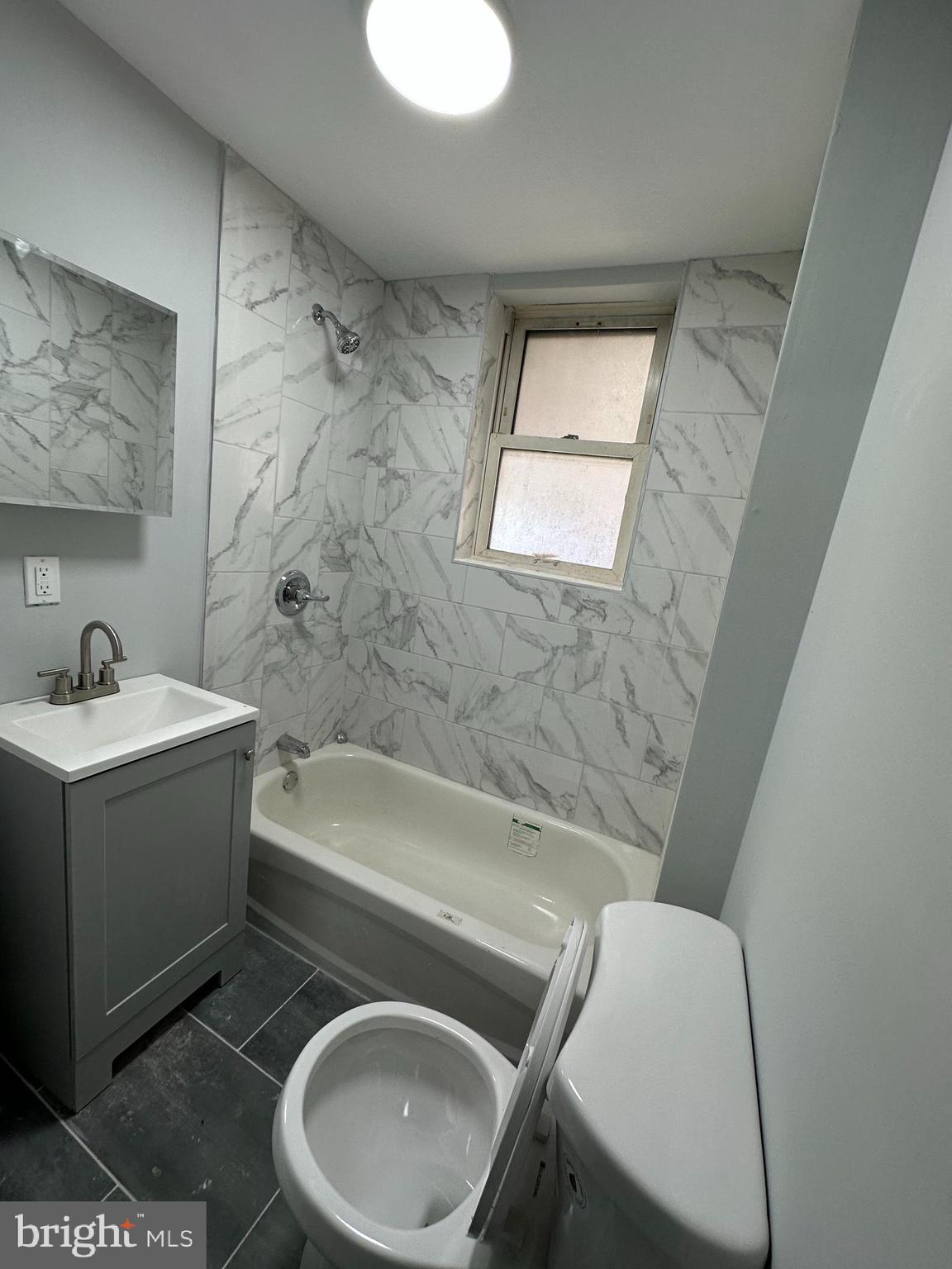 ELMWOOD PARK - Residential Income