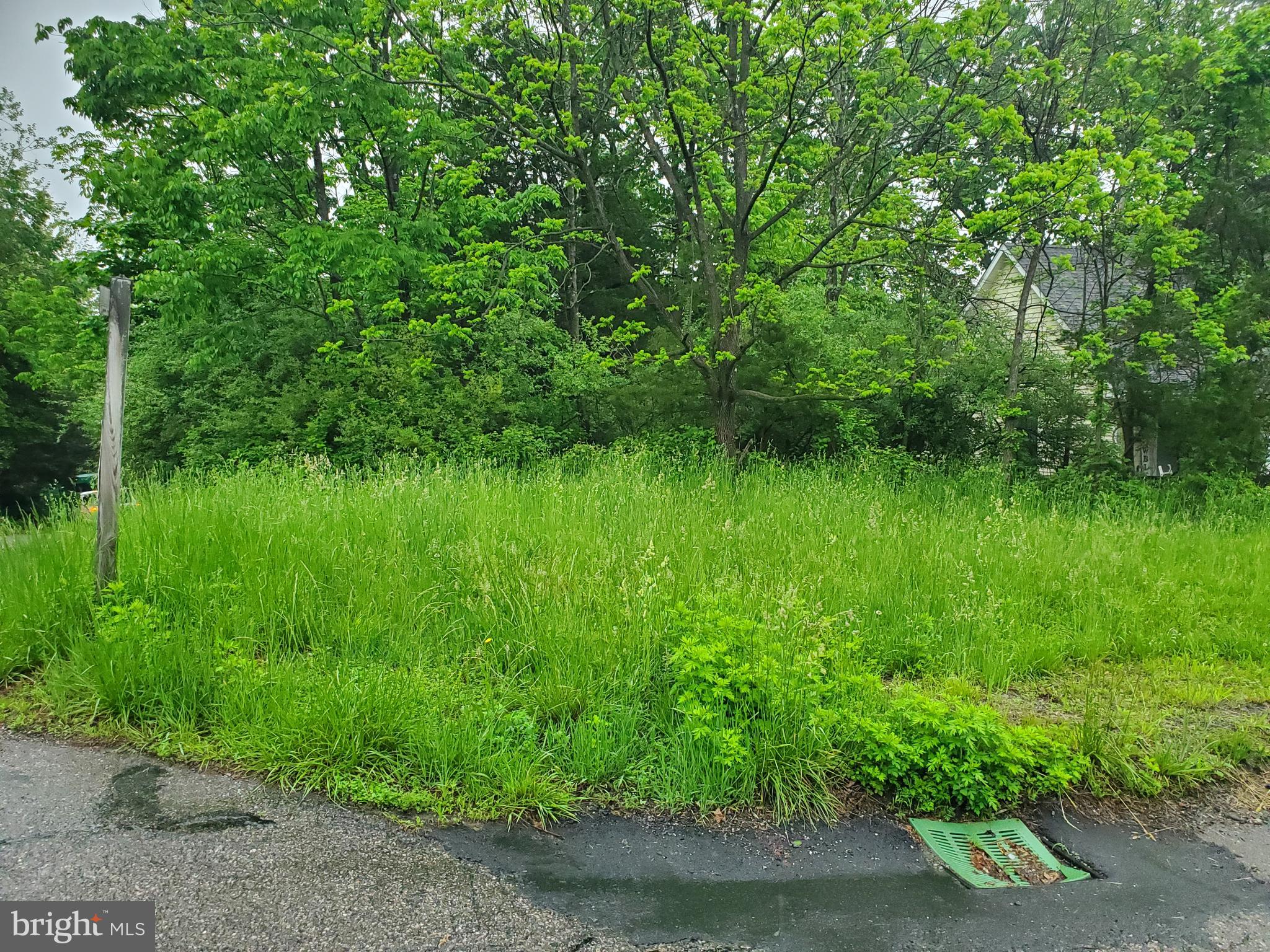 Corner lot in the beautiful Tuscarora Village community. Bring your vision and your builder to design your dream home. With easy access to NJ and NY, this is the perfect getaway. The community has access to the river, pool, tennis courts, and more.