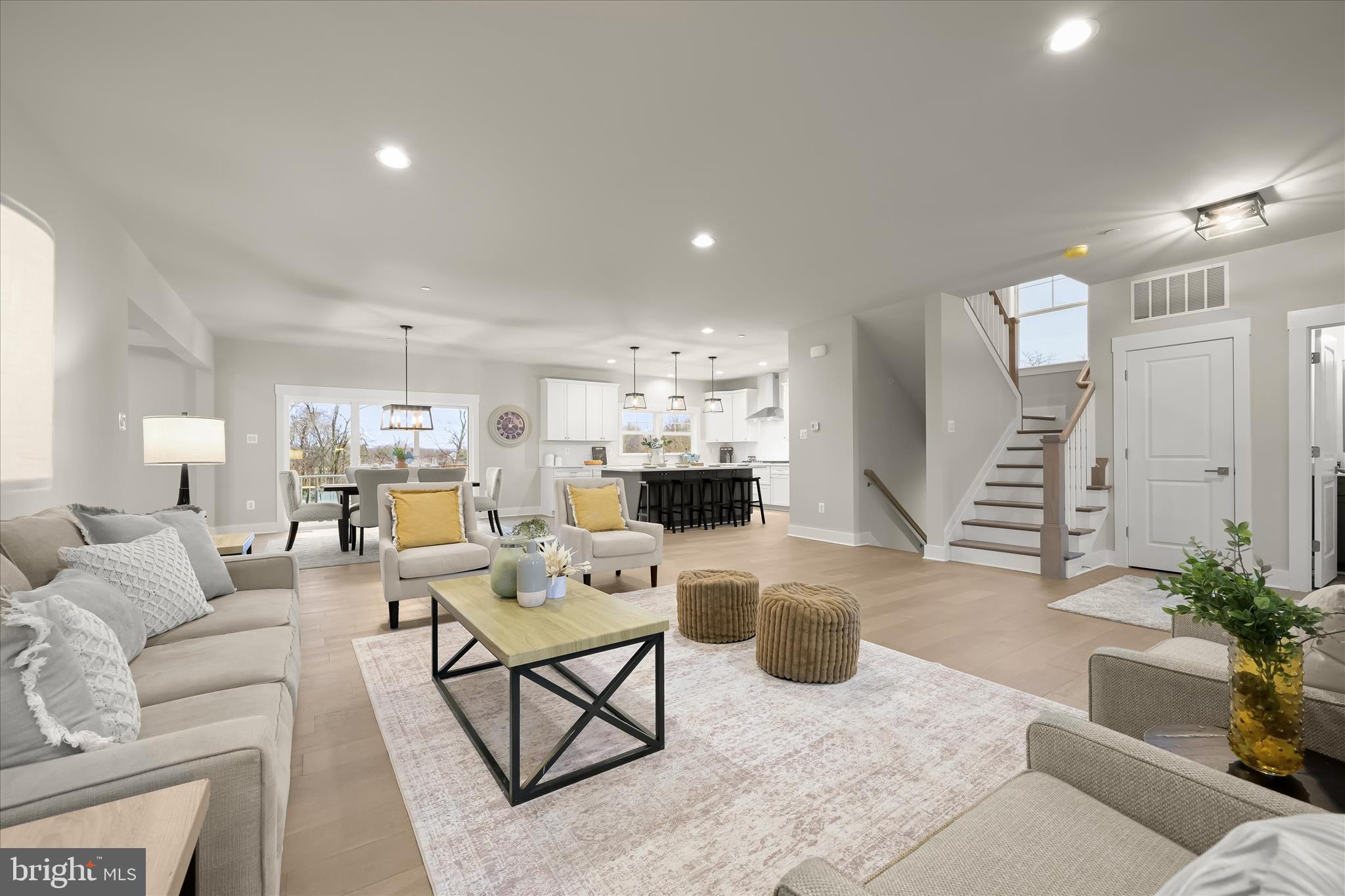 LIONS CROSSING - Residential