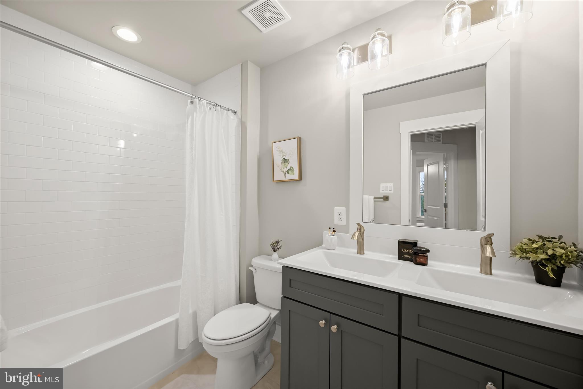 LIONS CROSSING - Residential