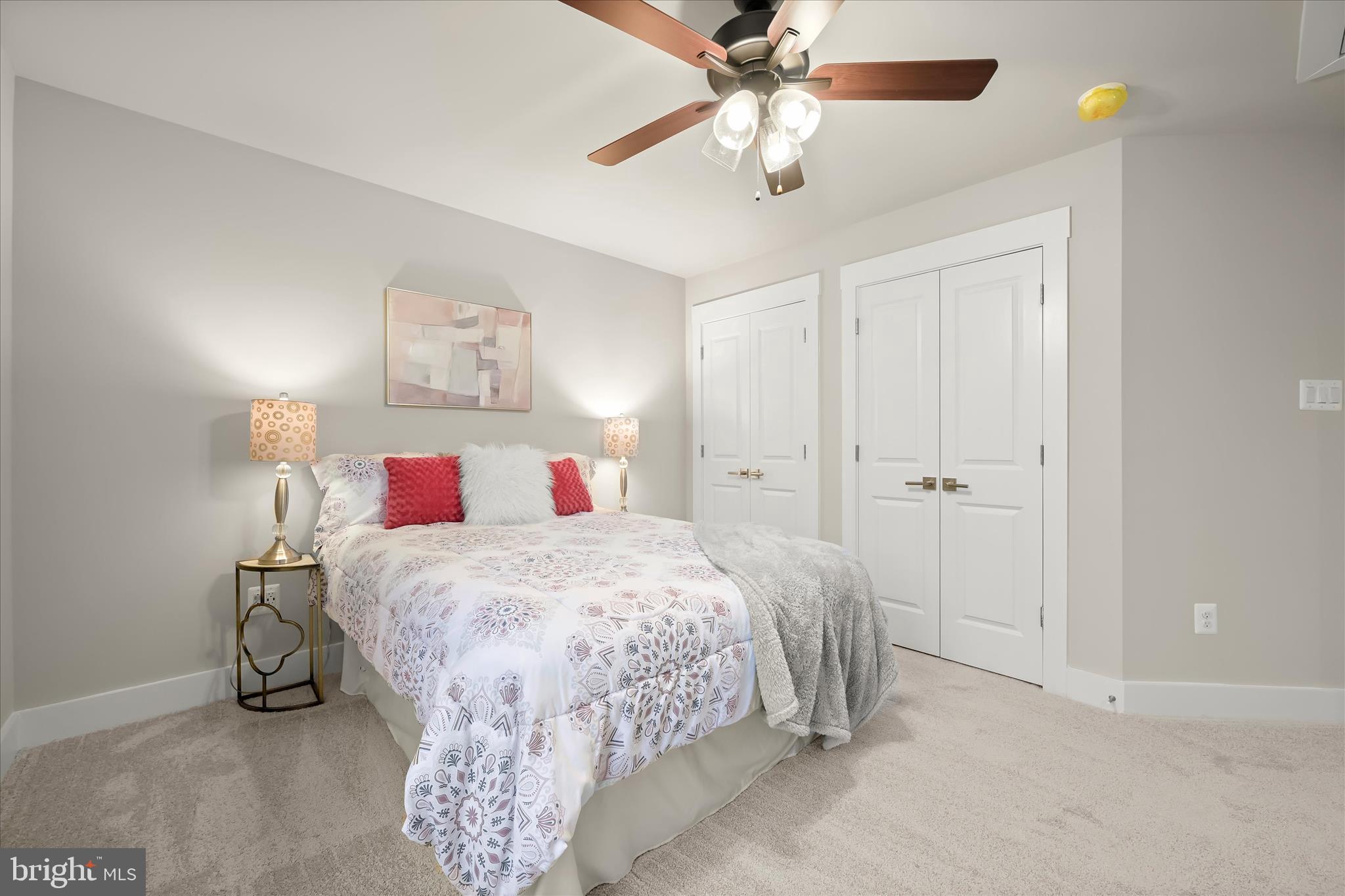 LIONS CROSSING - Residential