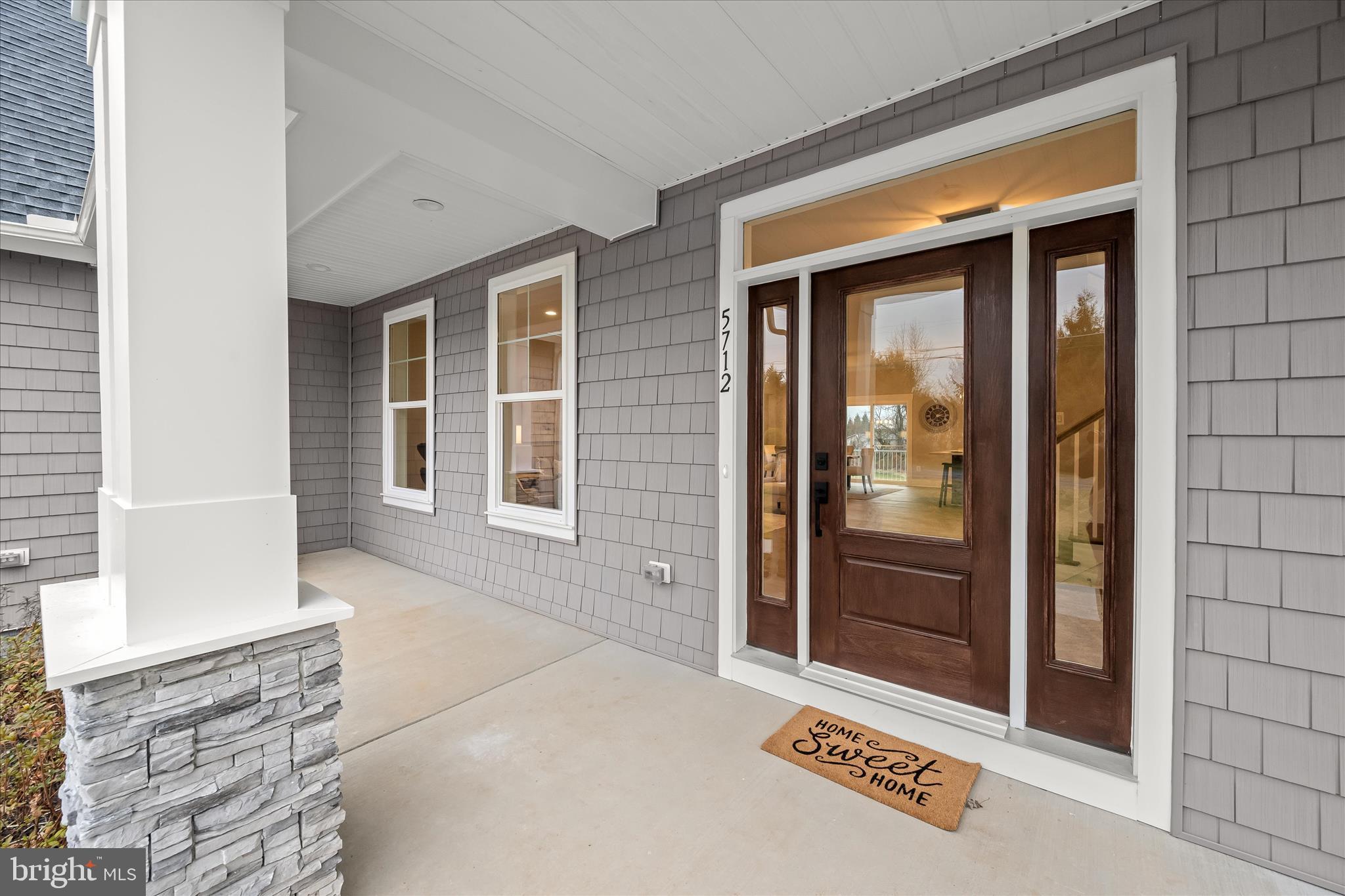 LIONS CROSSING - Residential