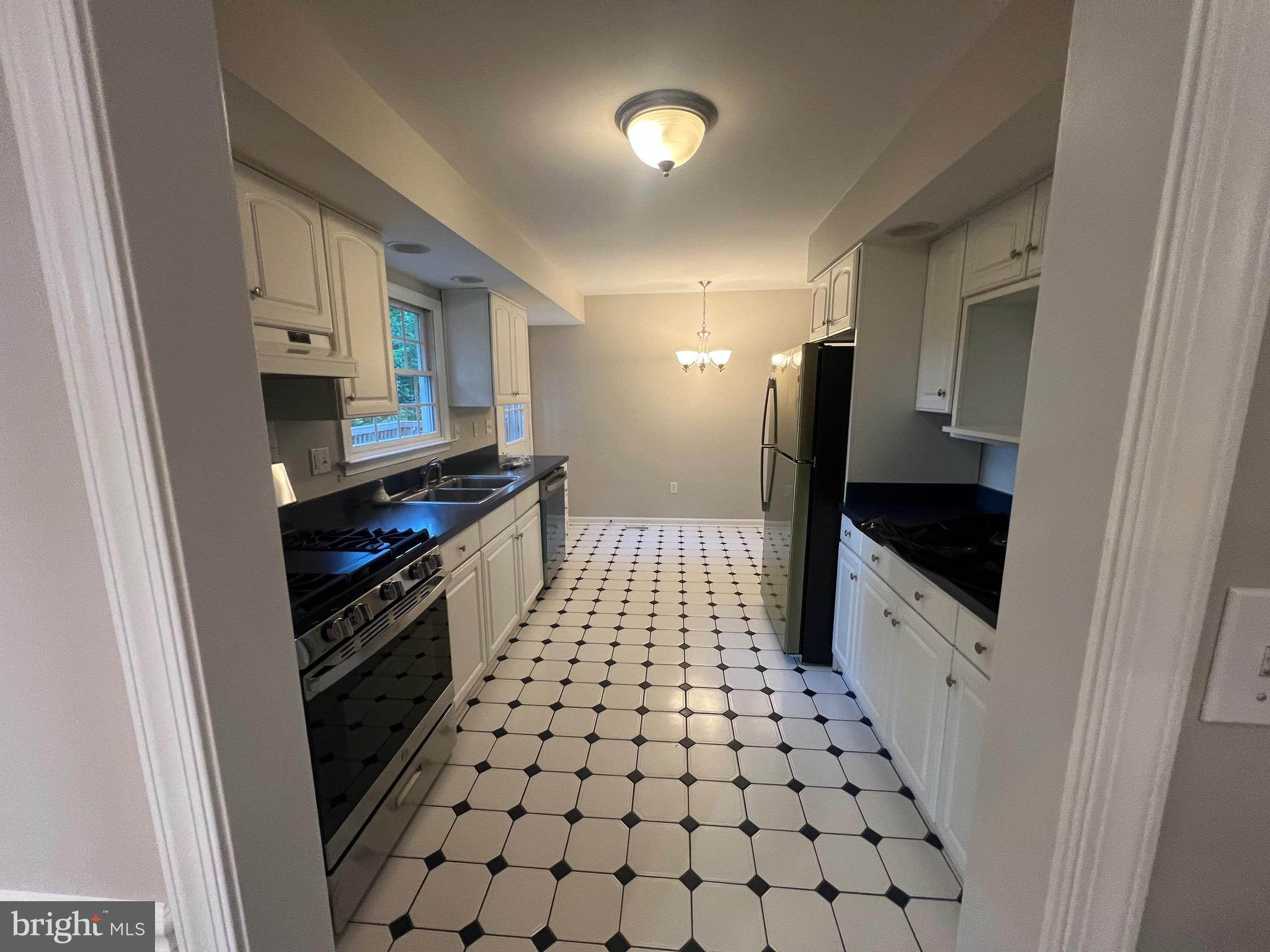 SOUTHVIEW - Residential Lease